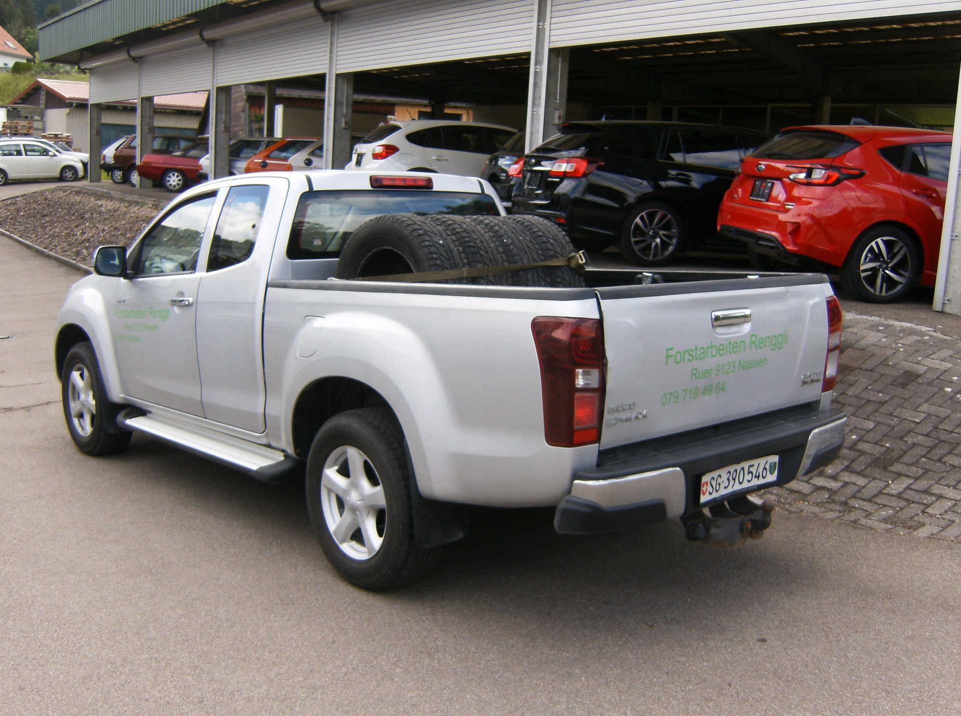 ISUZU D-MAX 2.5 SpaceCab Solar 4x4 A-showroom-element-2