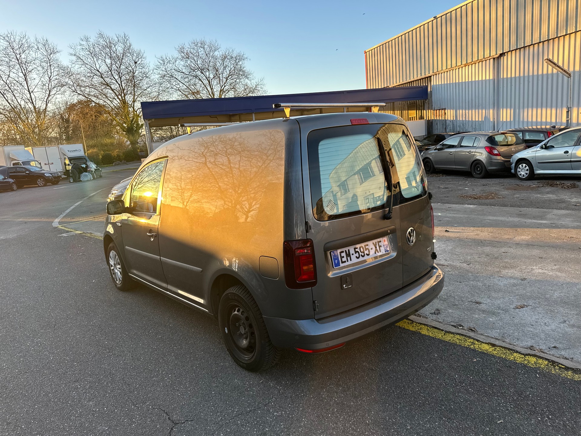 VW Caddy Maxi 2.0TDI BlueMotion Technology DSG-image-4