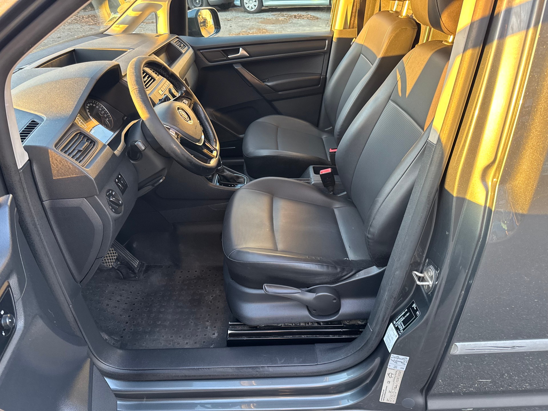 VW Caddy Maxi 2.0TDI BlueMotion Technology DSG-image-6