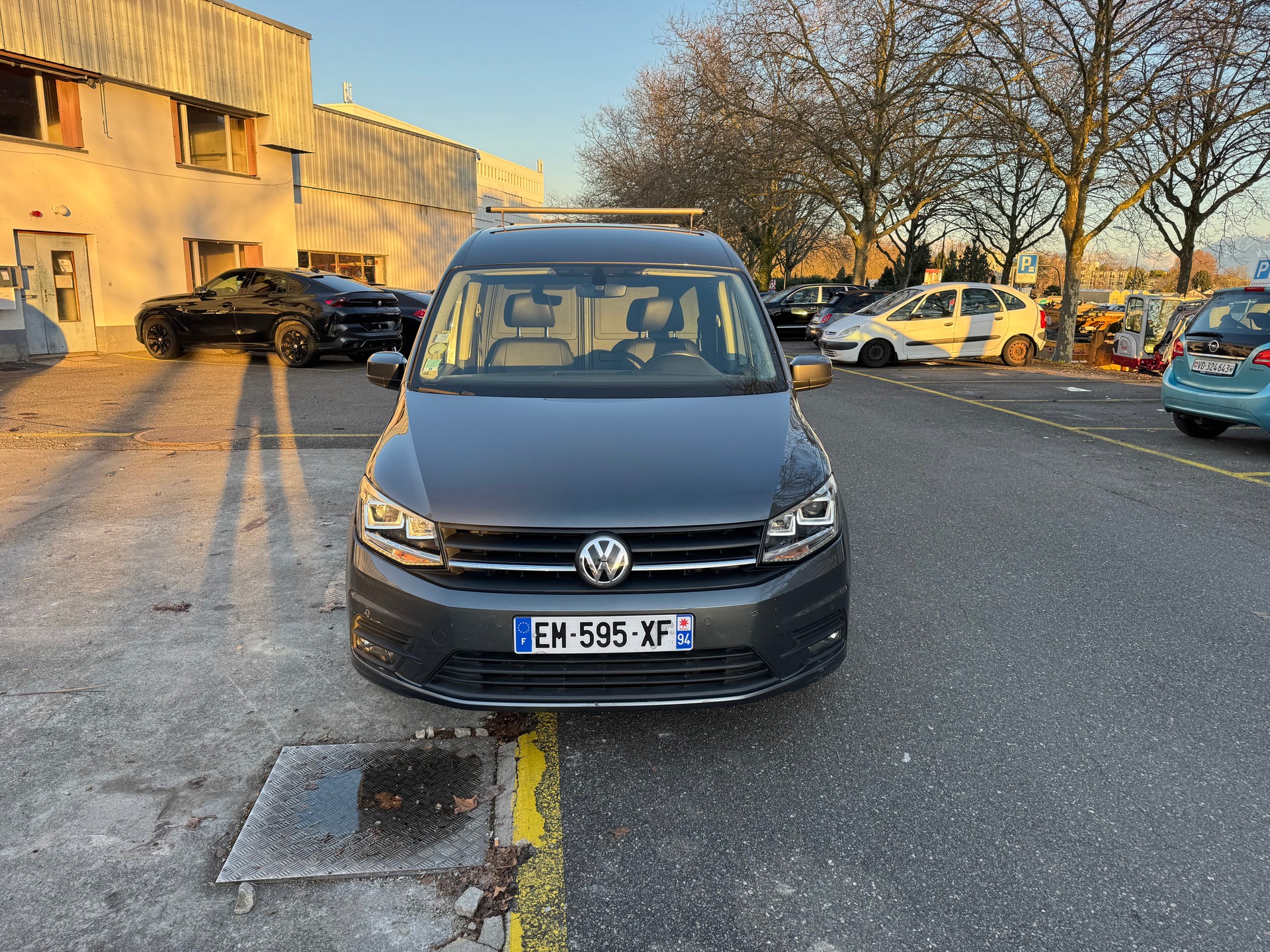 VW Caddy Maxi 2.0TDI BlueMotion Technology DSG-image-2