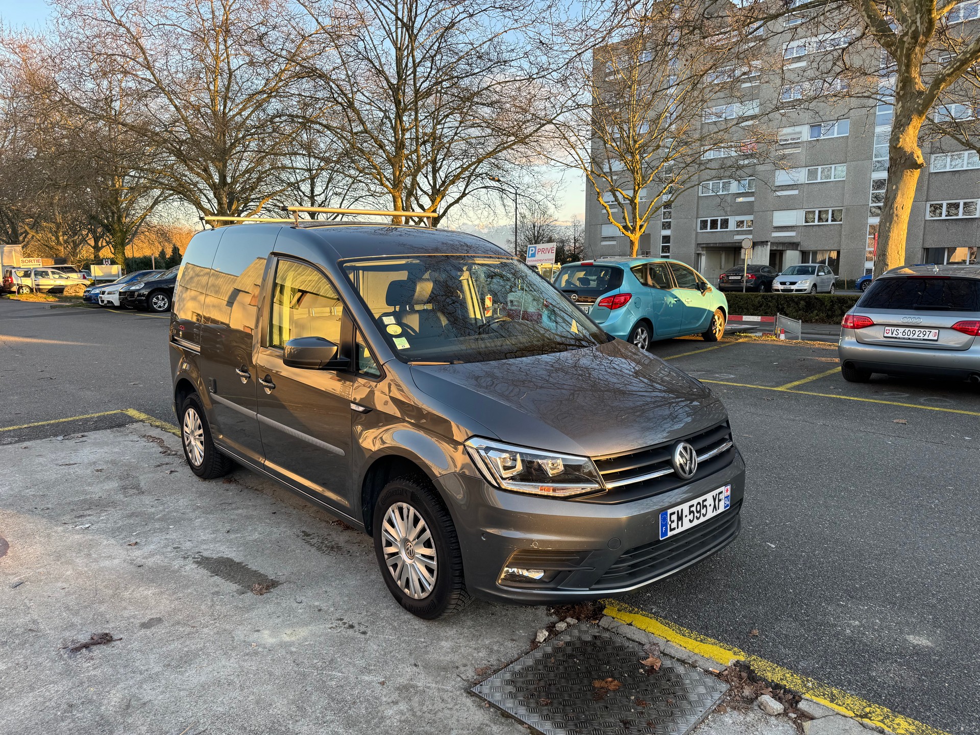 VW Caddy Maxi 2.0TDI BlueMotion Technology DSG-image-1