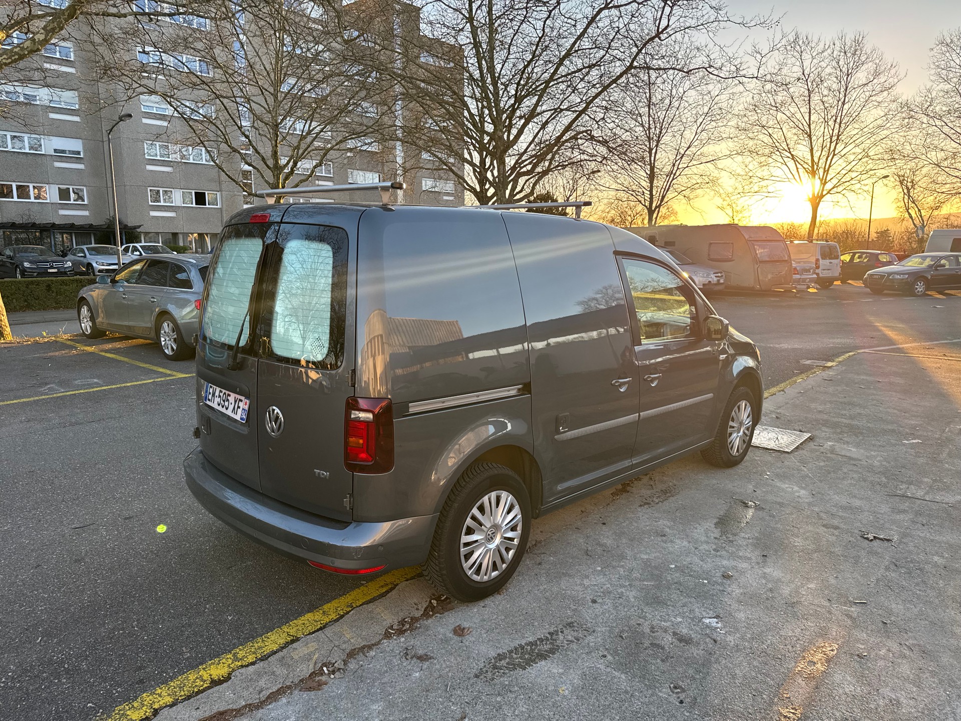 VW Caddy Maxi 2.0TDI BlueMotion Technology DSG-image-3