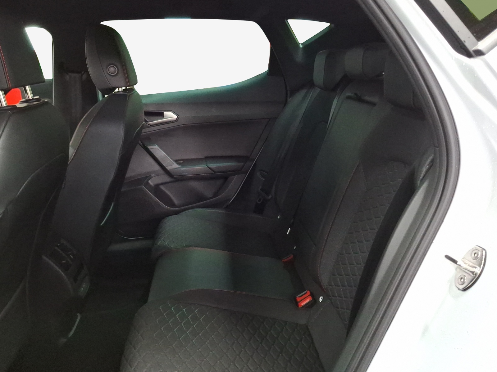 SEAT Leon ST 1.5 eHybrid pHEV DSG FR-image-12