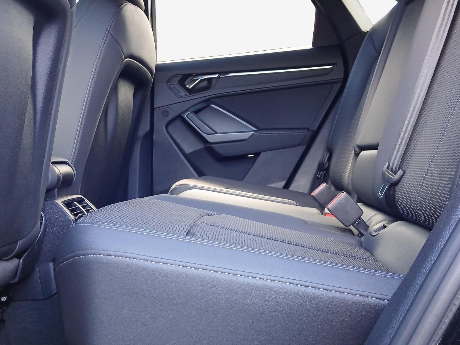 AUDI Q3 Sportback 35 TFSI S line Attraction S-tronic-image-11