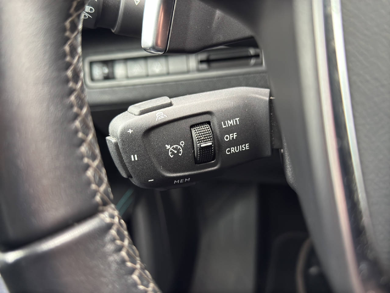 PEUGEOT 5008 1.2 PureTech Allure Pack-image-14