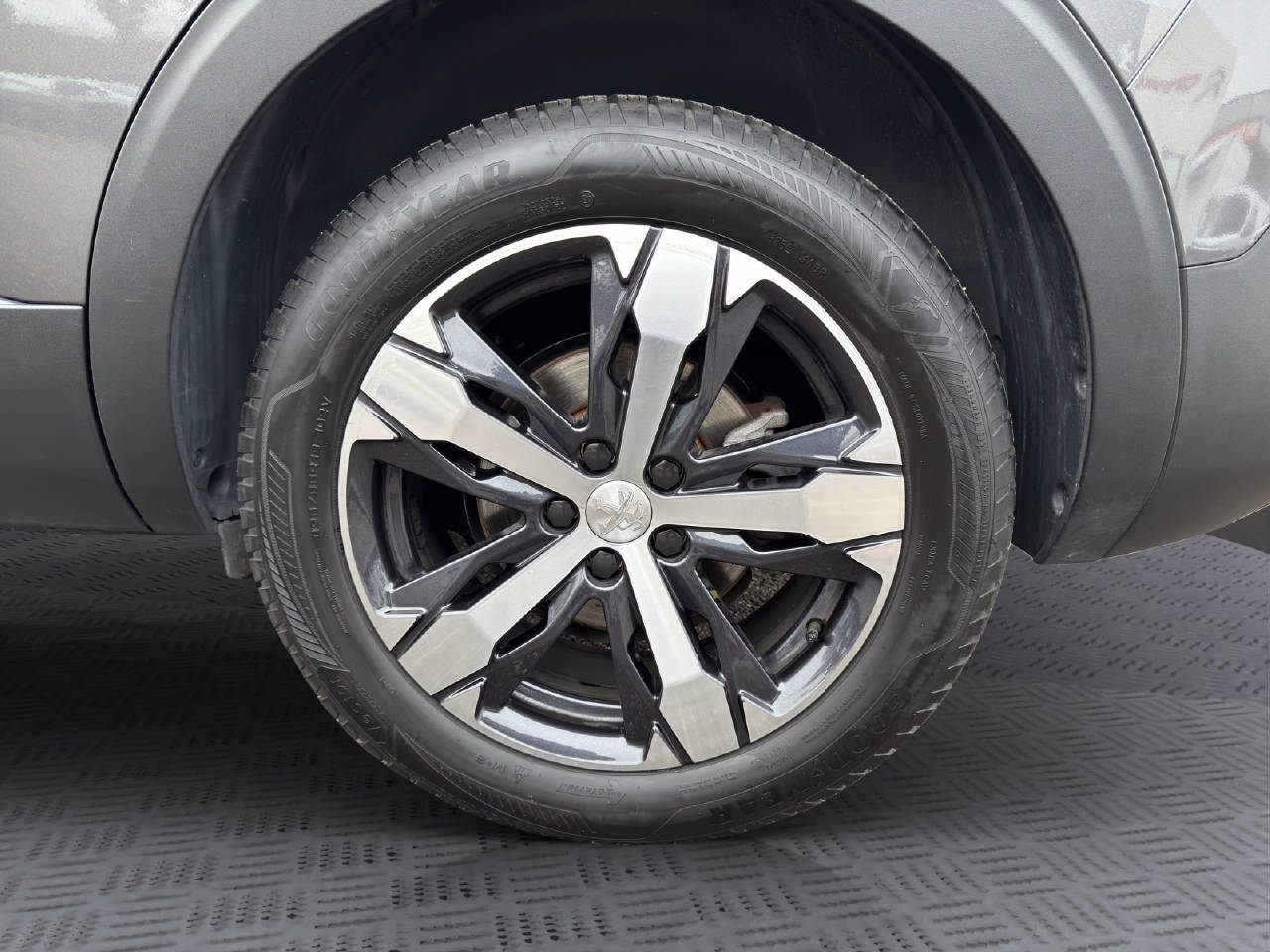 PEUGEOT 5008 1.2 PureTech Allure Pack-image-11