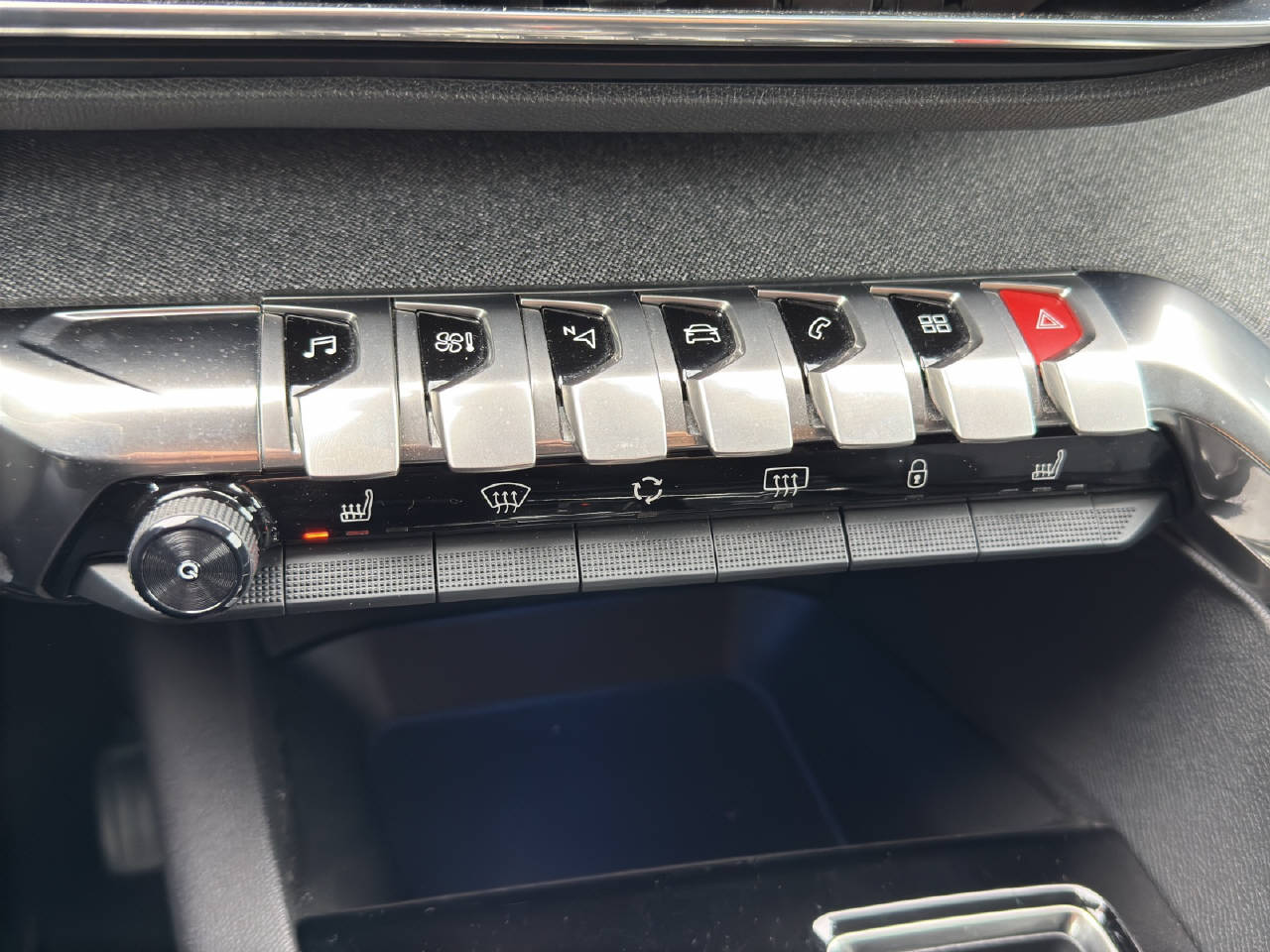 PEUGEOT 5008 1.2 PureTech Allure Pack-image-15