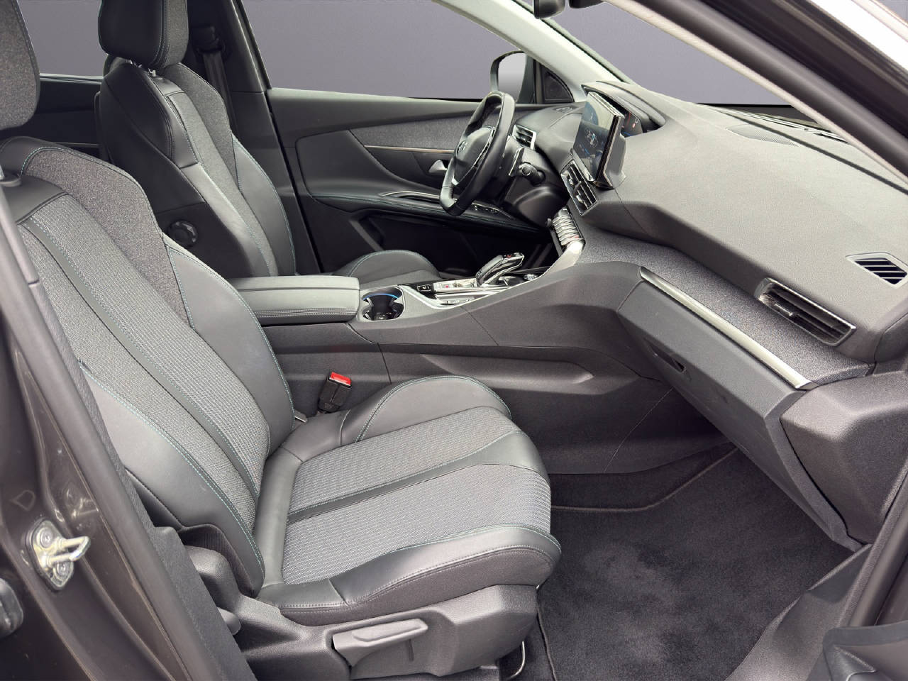 PEUGEOT 5008 1.2 PureTech Allure Pack-image-8