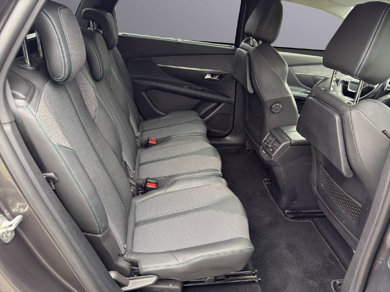 PEUGEOT 5008 1.2 PureTech Allure Pack-image-9