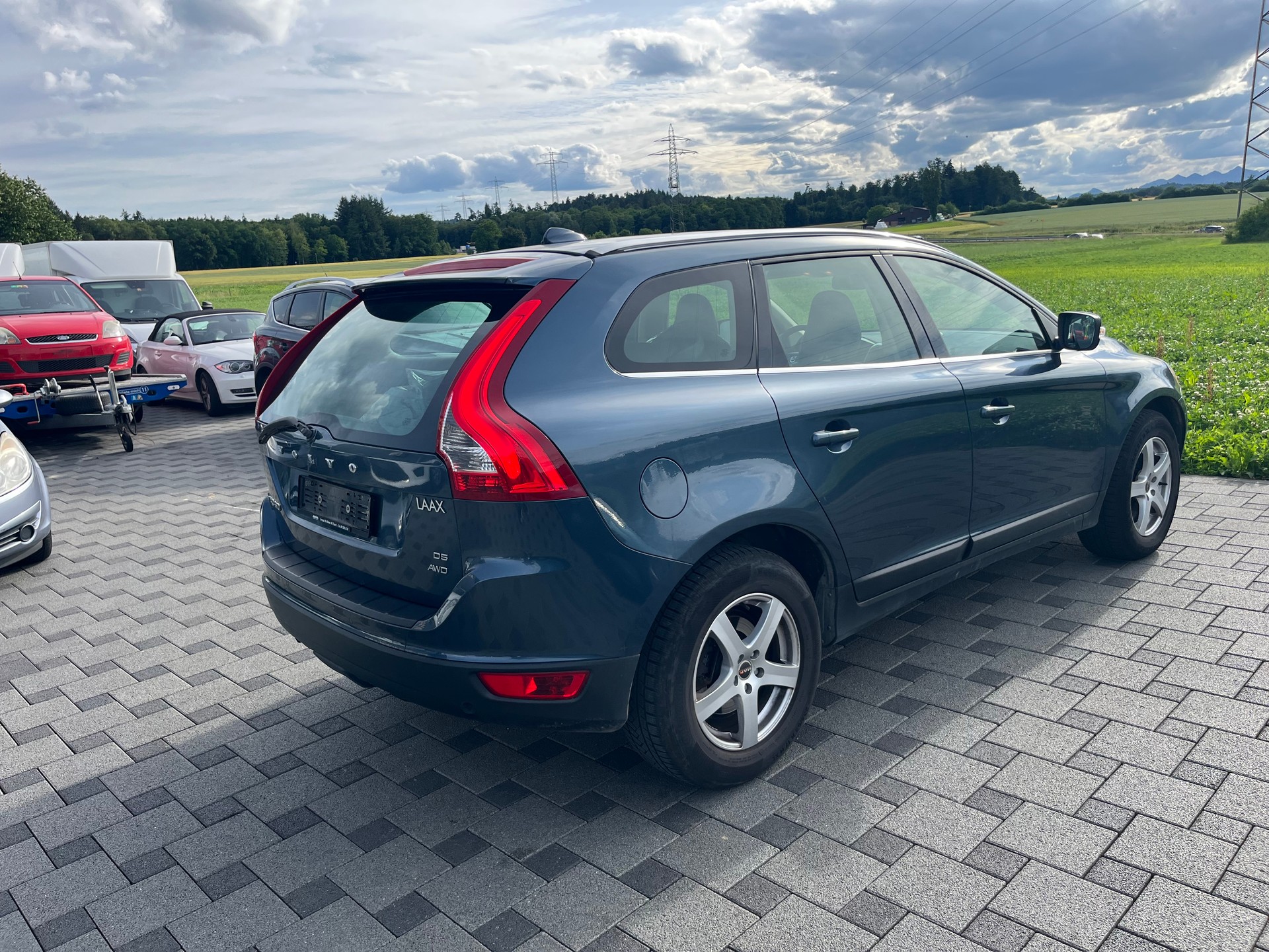 VOLVO XC60 D5 AWD Kinetic-image-5