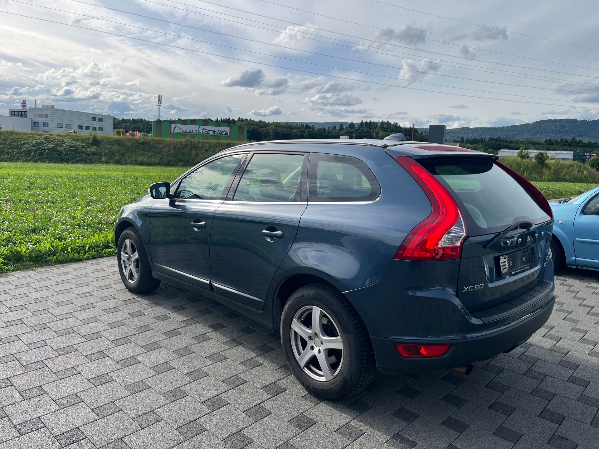 VOLVO XC60 D5 AWD Kinetic-image-7