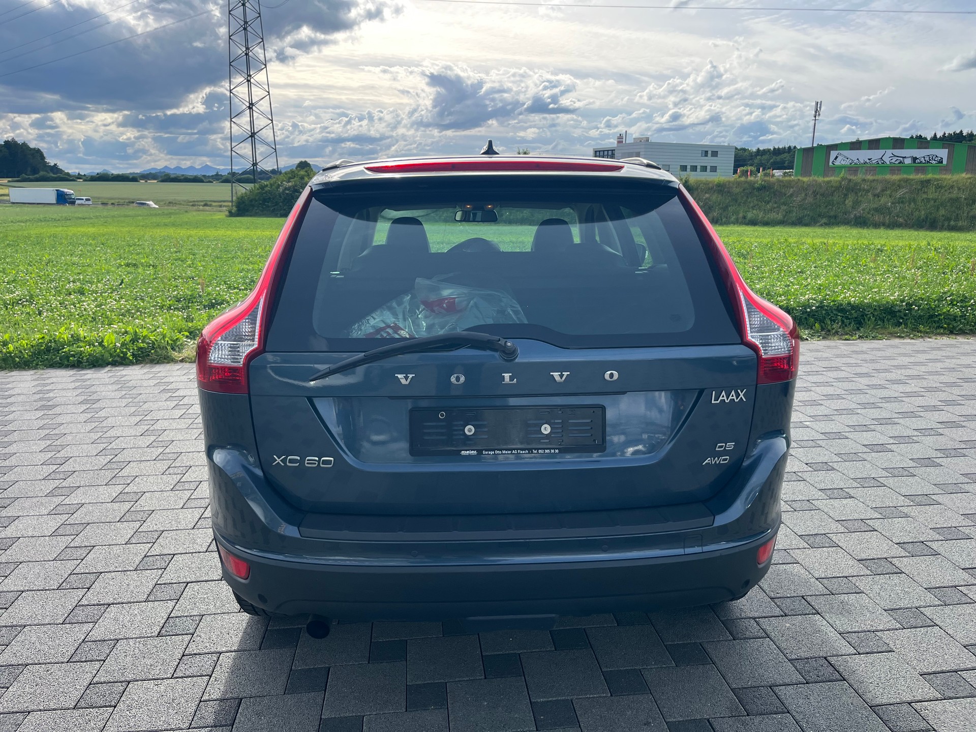 VOLVO XC60 D5 AWD Kinetic-image-4