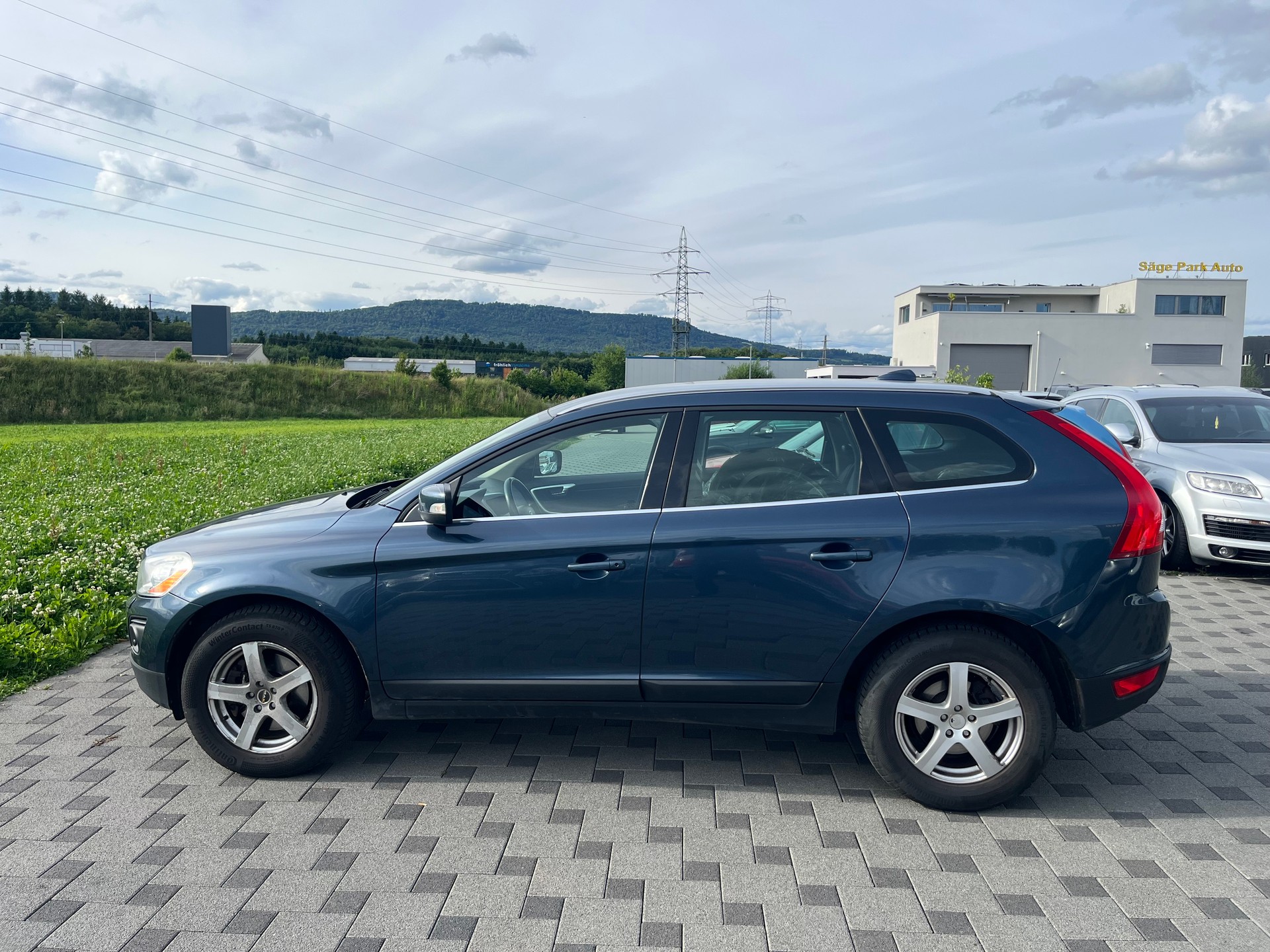 VOLVO XC60 D5 AWD Kinetic-image-2