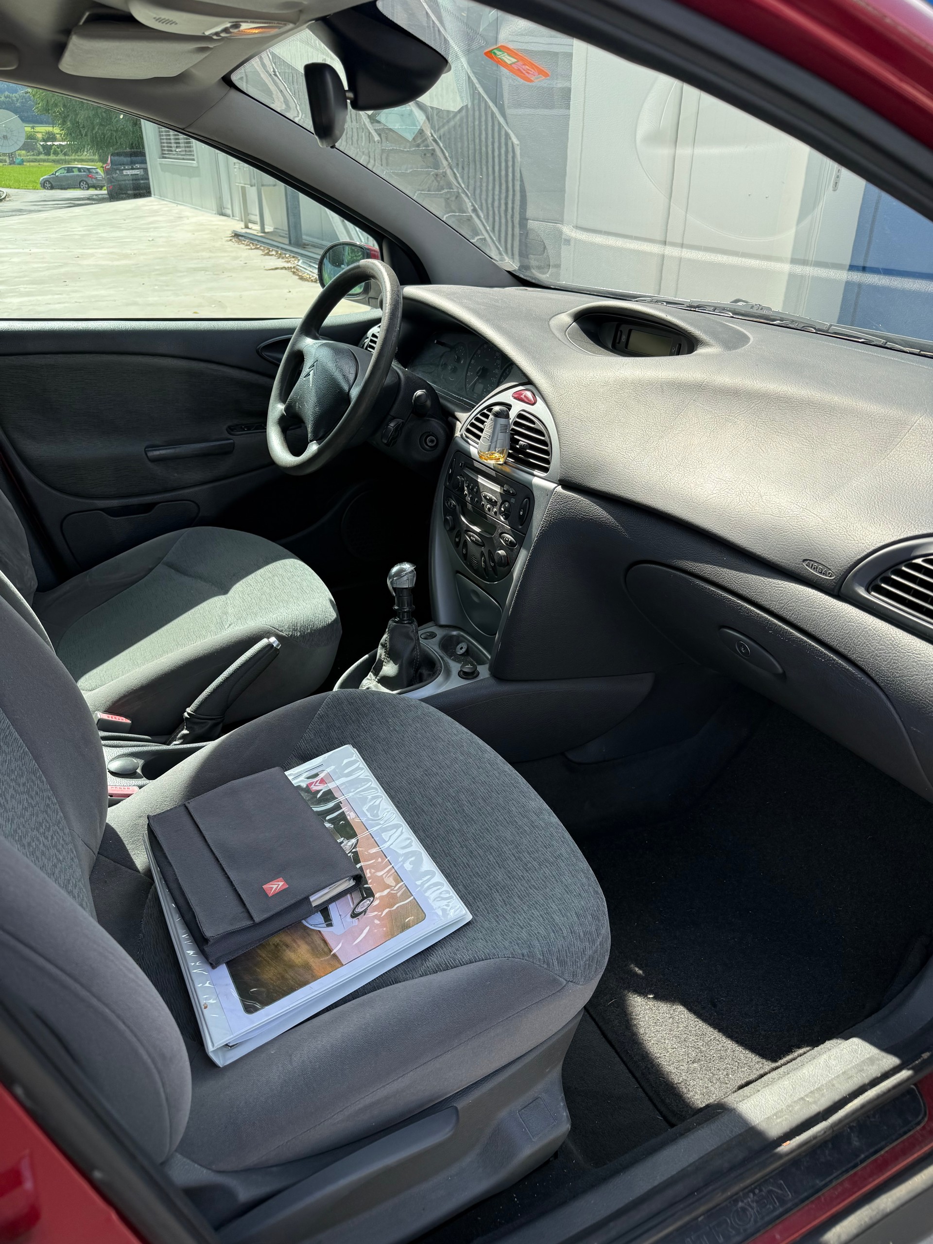 CITROEN C5 Break 2.2 HDi Ambiance-image-8