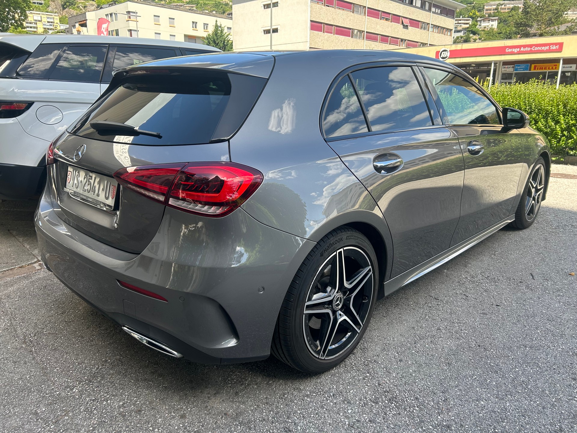 MERCEDES-BENZ A 220 AMG Line 7G-DCT 4Matic-image-3