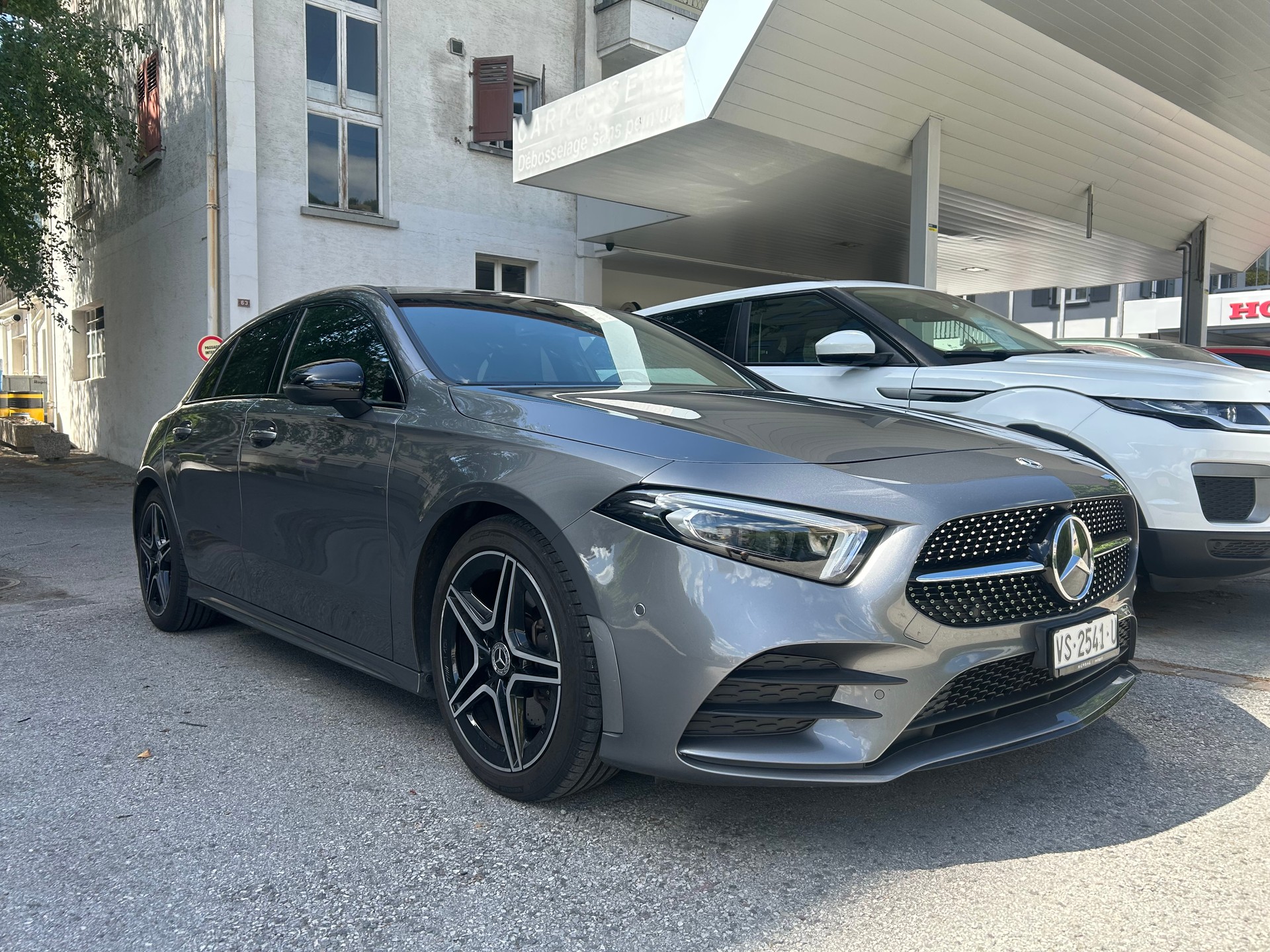 MERCEDES-BENZ A 220 AMG Line 7G-DCT 4Matic-image-0