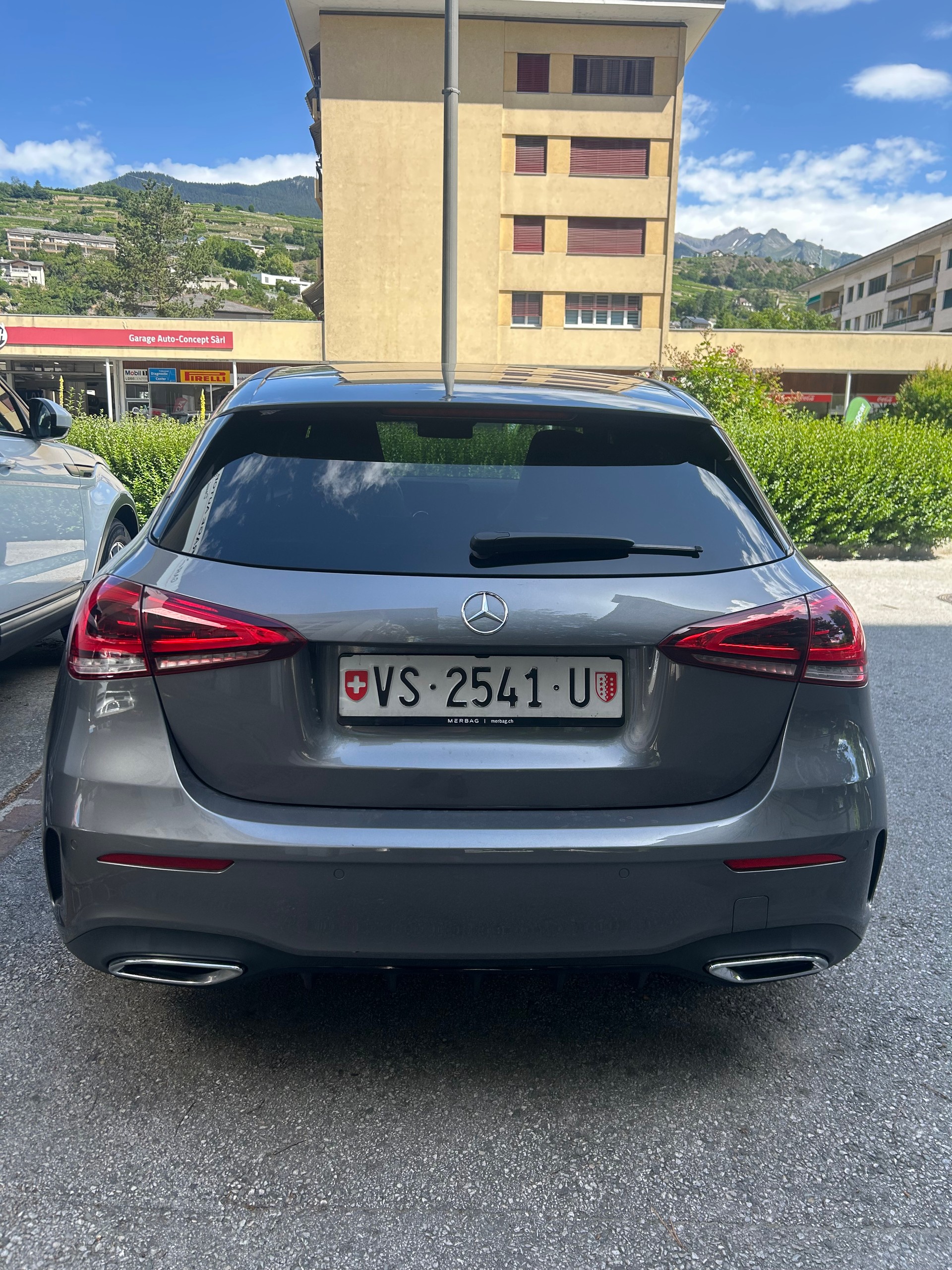 MERCEDES-BENZ A 220 AMG Line 7G-DCT 4Matic-image-4