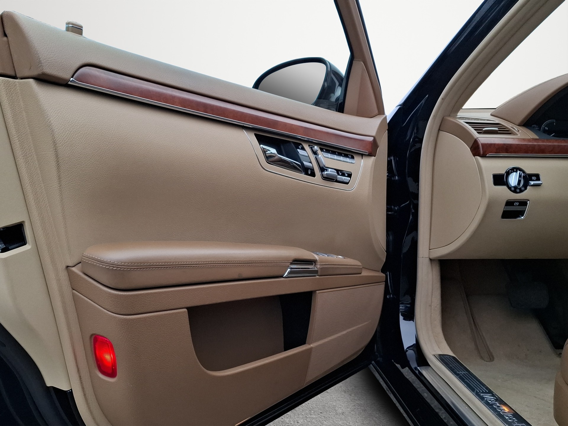 MERCEDES-BENZ S 500 4Matic 7G-Tronic-image-16