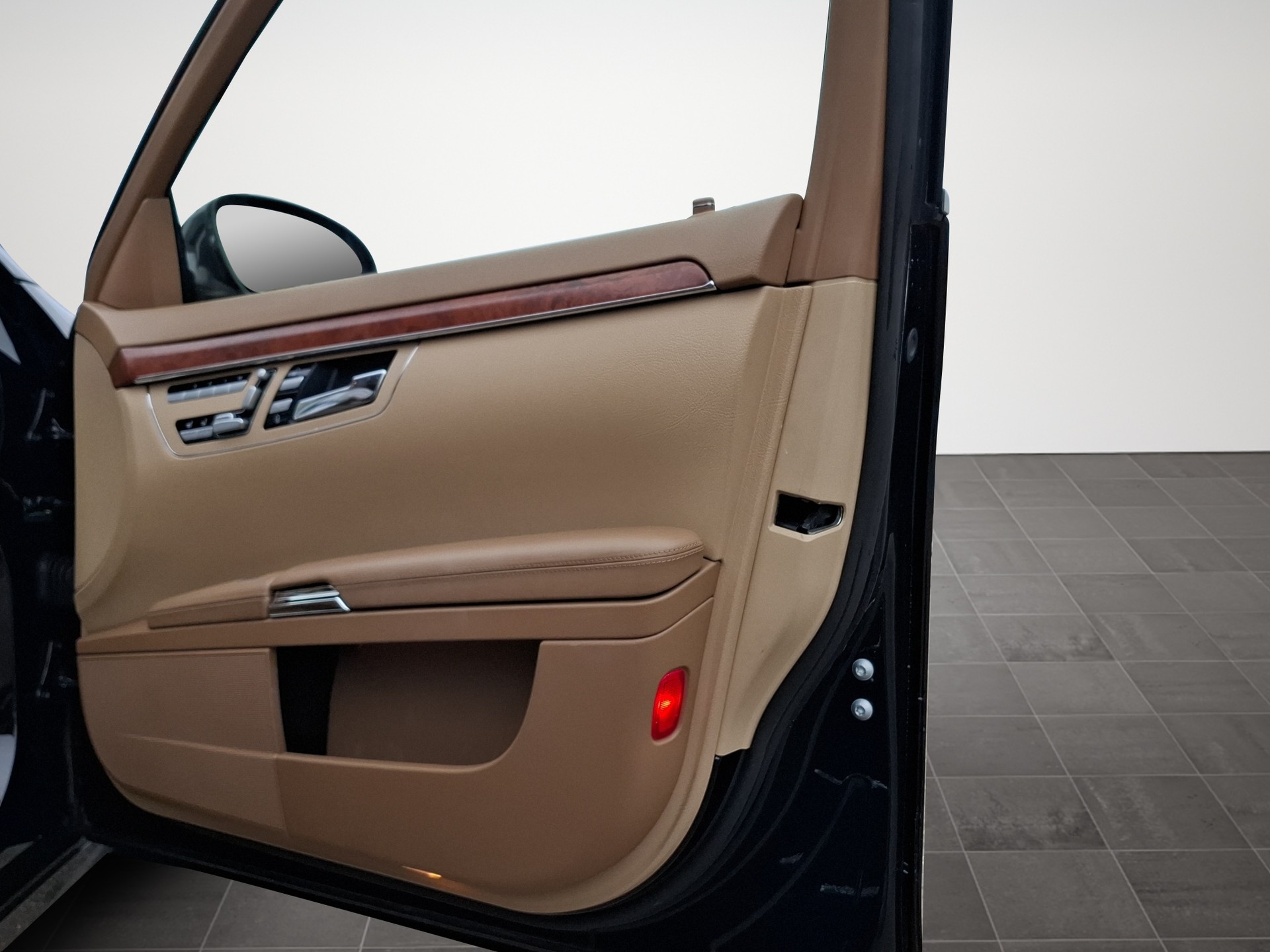 MERCEDES-BENZ S 500 4Matic 7G-Tronic-image-17