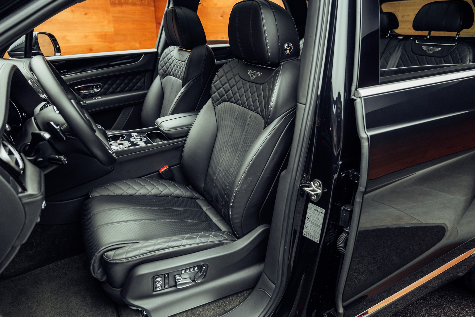 BENTLEY Bentayga V8 Mulliner-image-5