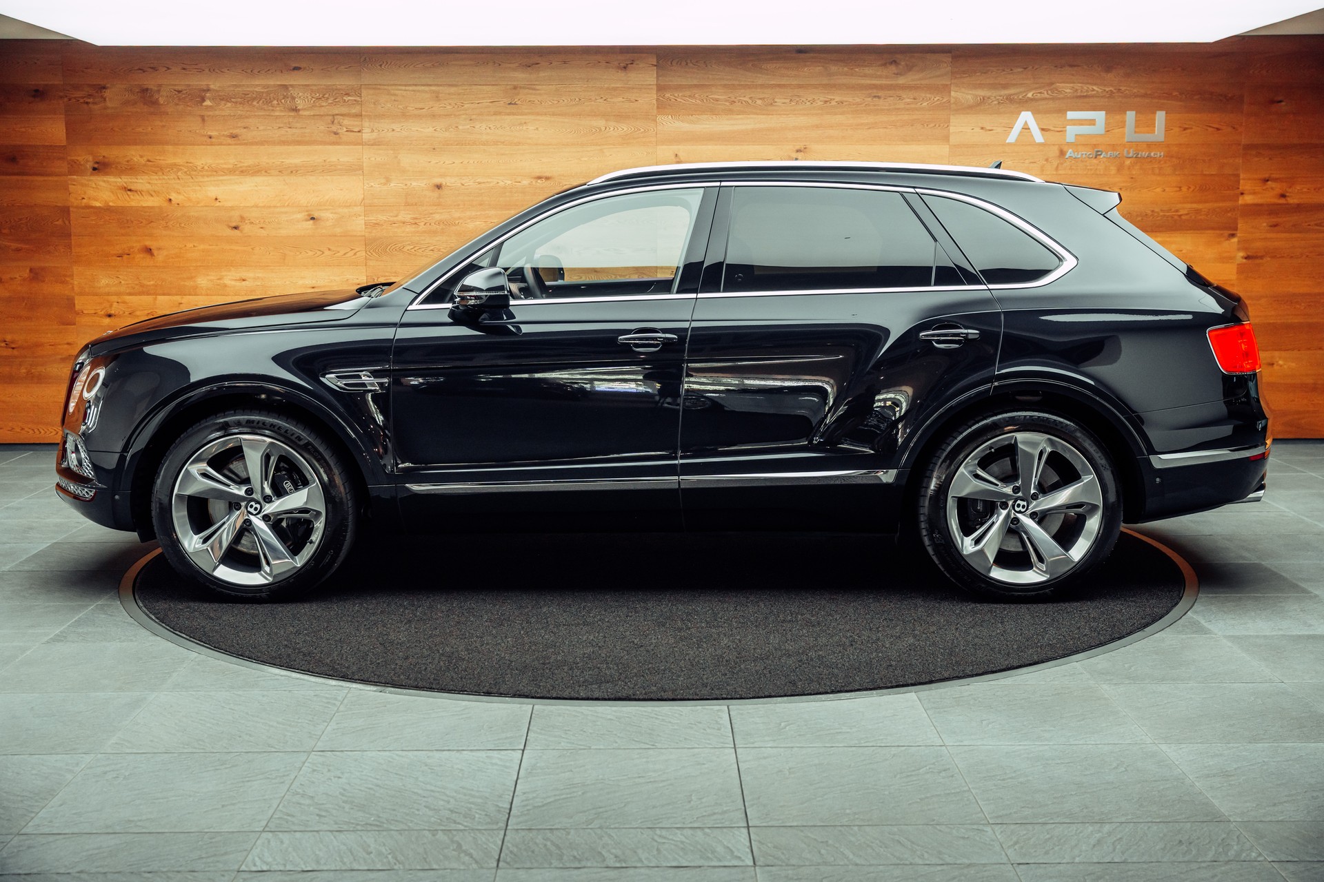 BENTLEY Bentayga V8 Mulliner-image-10
