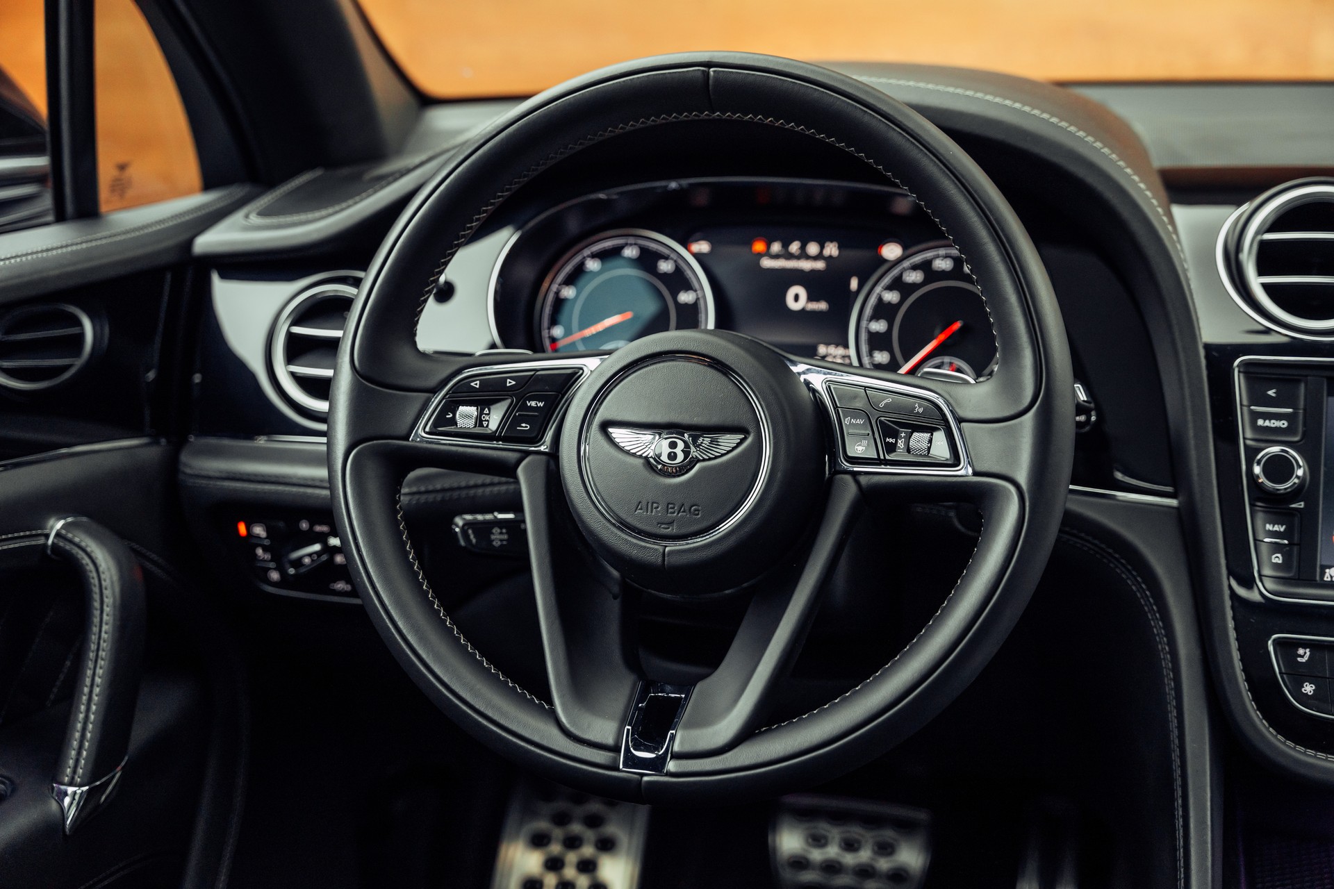 BENTLEY Bentayga V8 Mulliner-image-17