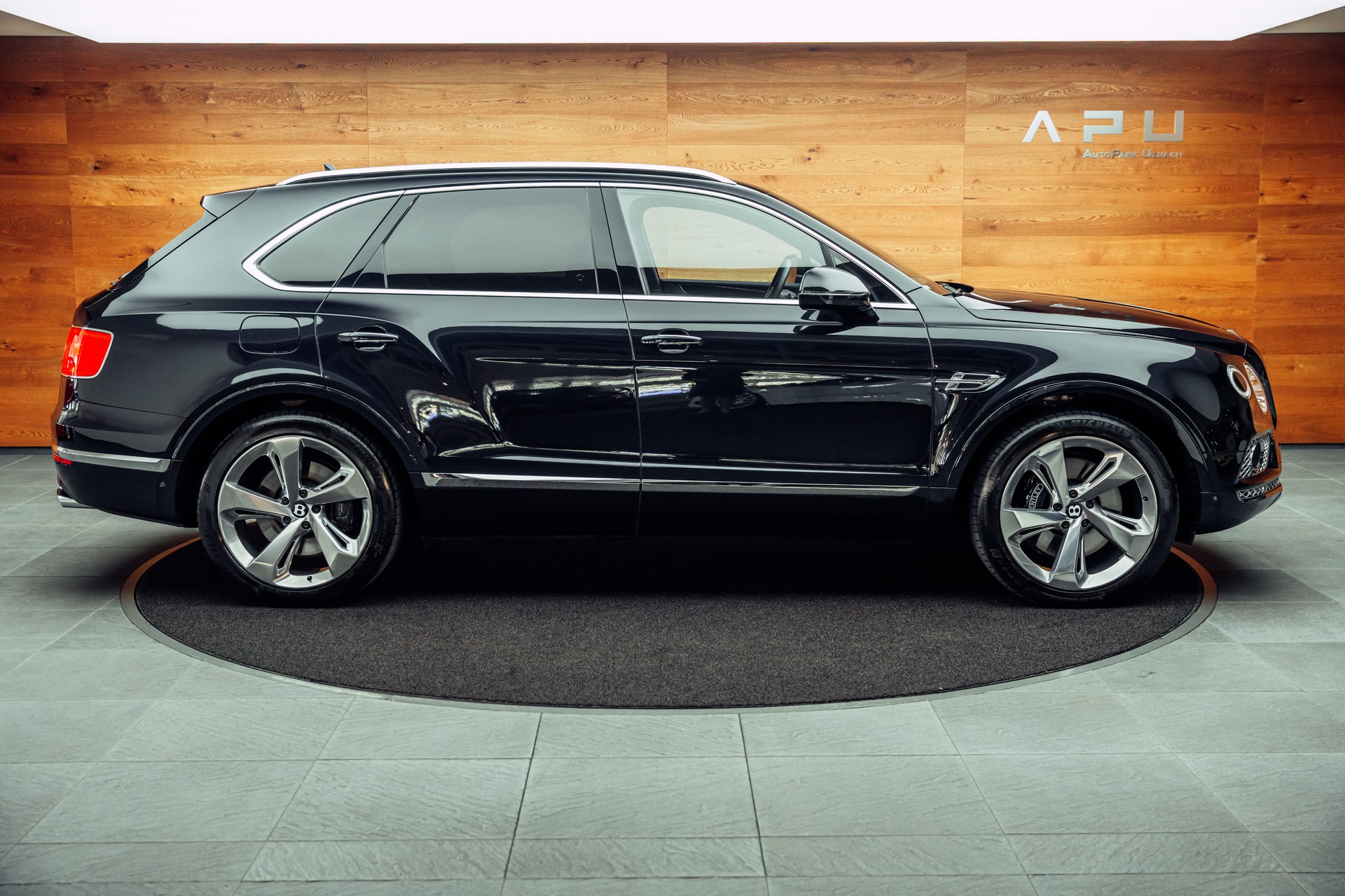 BENTLEY Bentayga V8 Mulliner-image-11