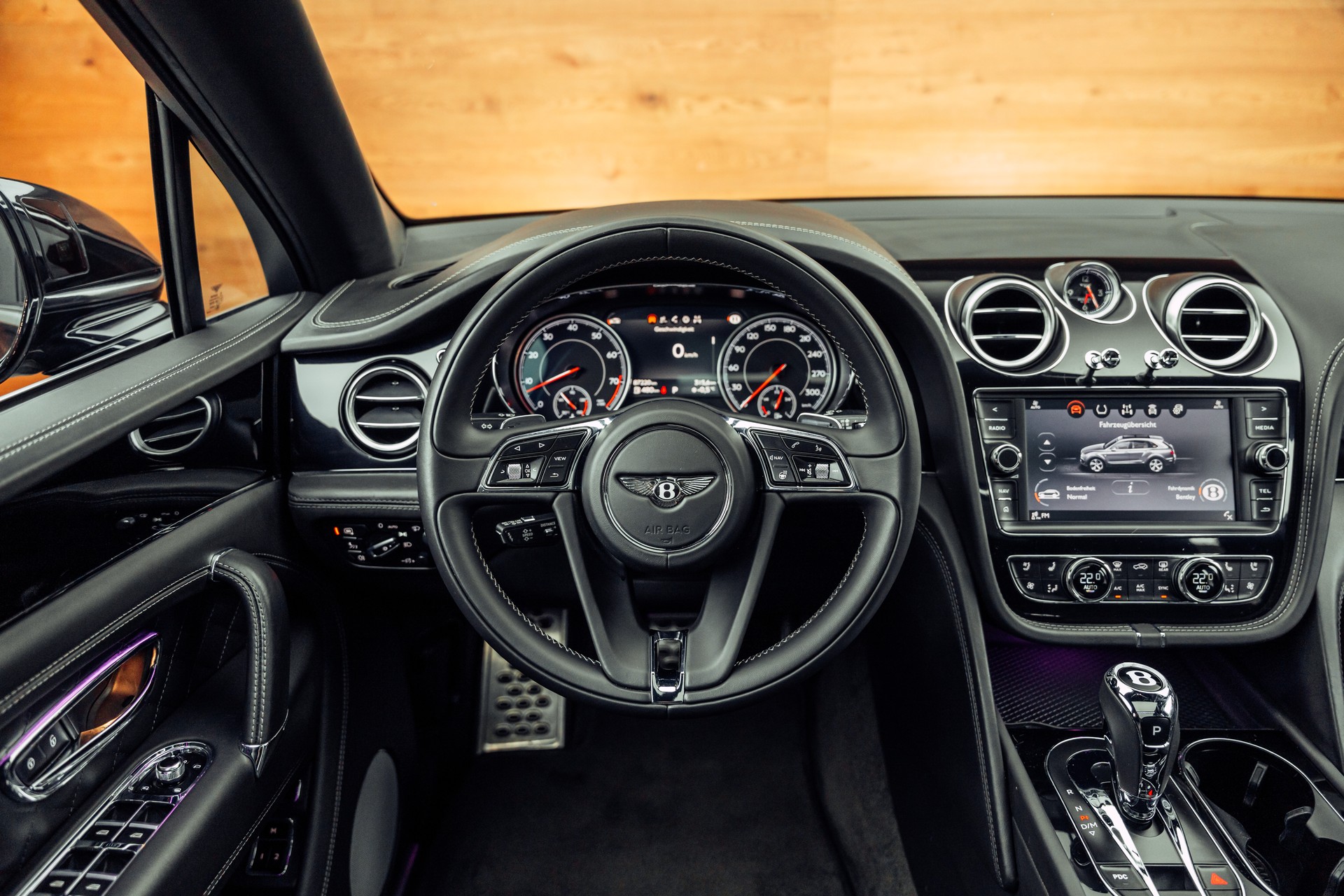 BENTLEY Bentayga V8 Mulliner-image-16