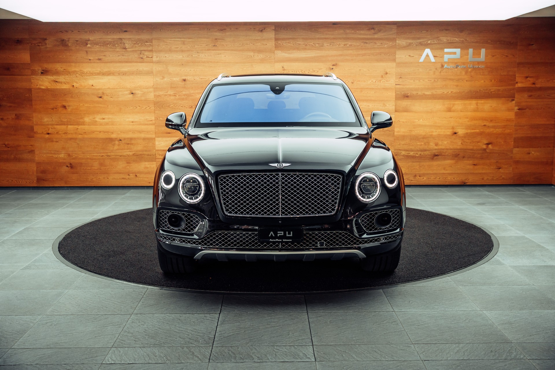 BENTLEY Bentayga V8 Mulliner-image-23