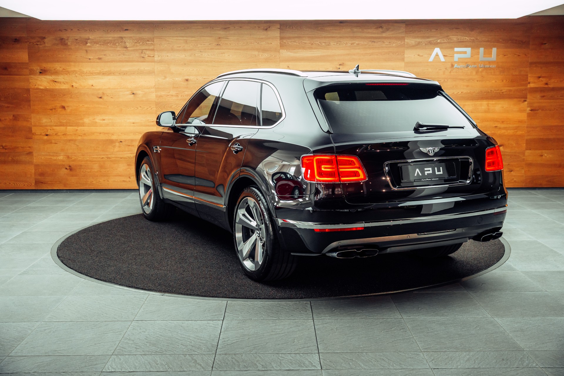 BENTLEY Bentayga V8 Mulliner-image-2