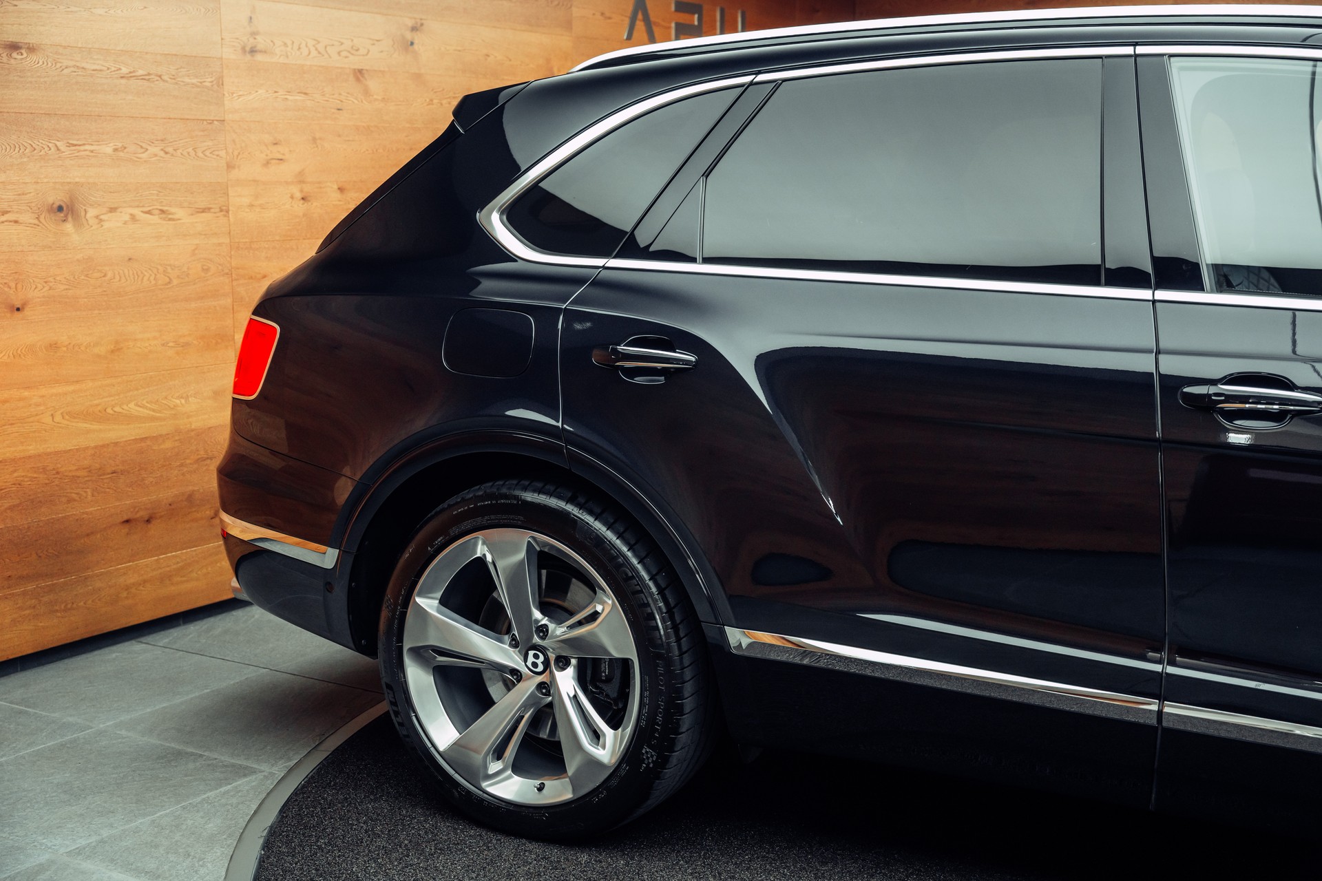 BENTLEY Bentayga V8 Mulliner-image-20