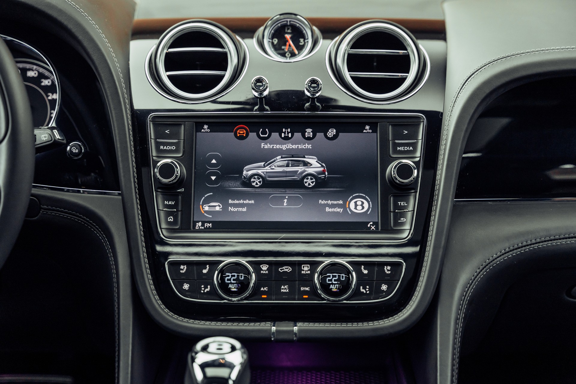 BENTLEY Bentayga V8 Mulliner-image-15