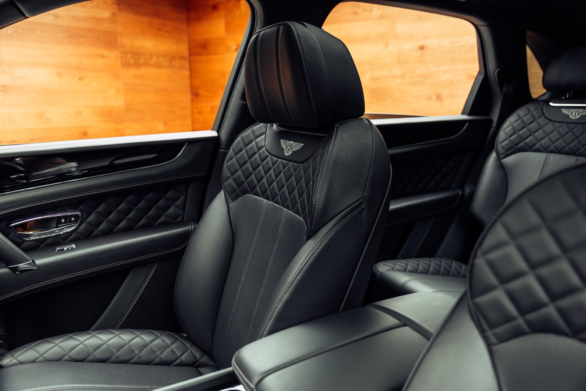 BENTLEY Bentayga V8 Mulliner-image-6