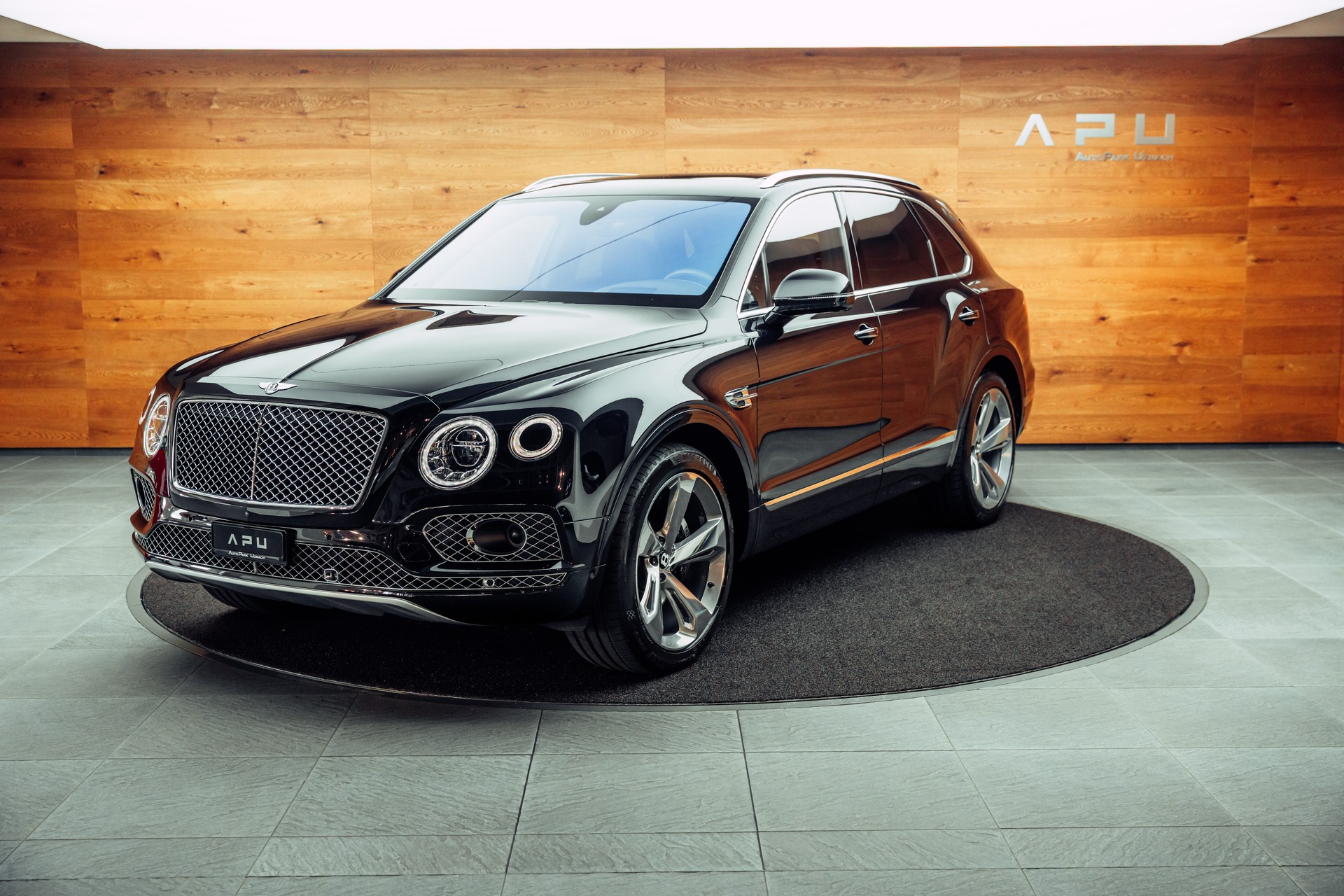 BENTLEY Bentayga V8 Mulliner-image-3