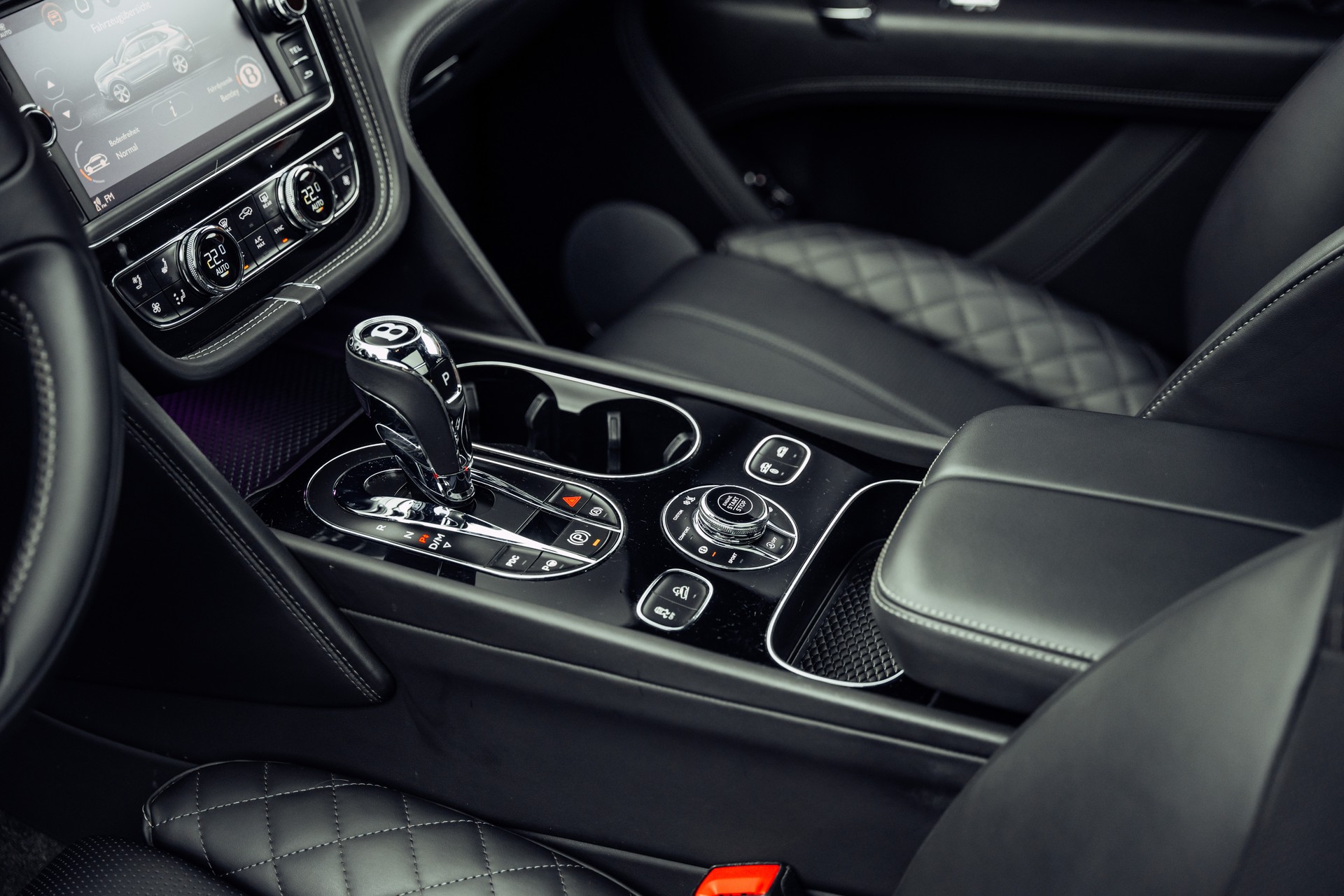 BENTLEY Bentayga V8 Mulliner-image-18