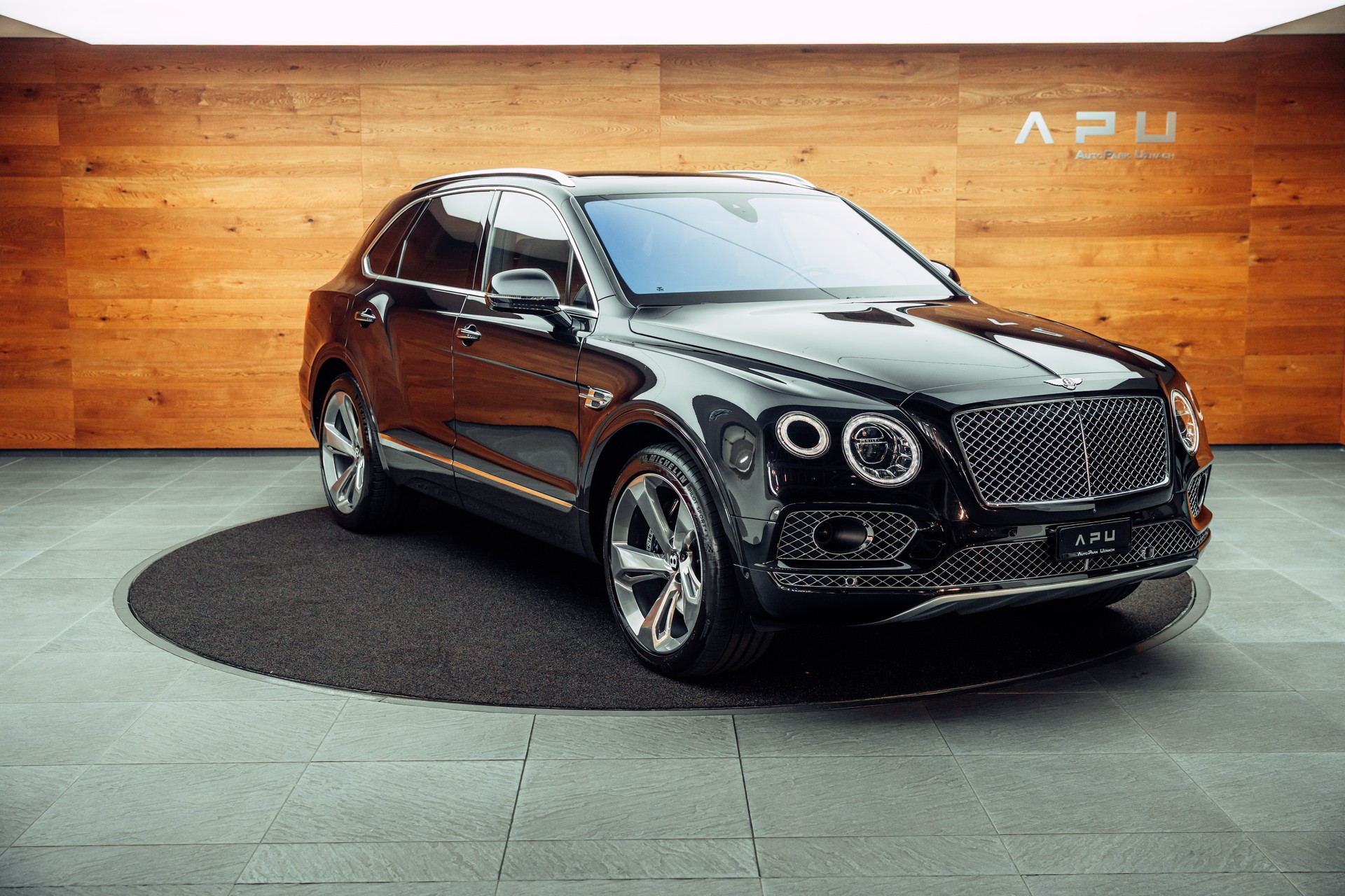 BENTLEY Bentayga V8 Mulliner-image-0