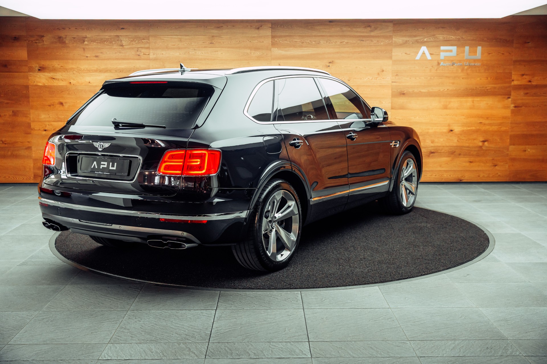 BENTLEY Bentayga V8 Mulliner-image-1