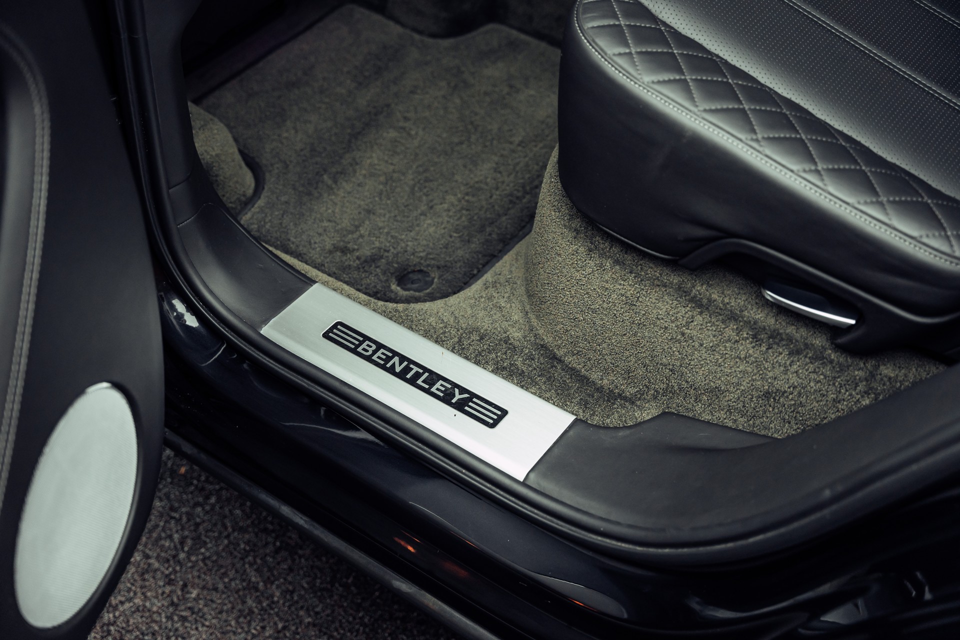 BENTLEY Bentayga V8 Mulliner-image-13