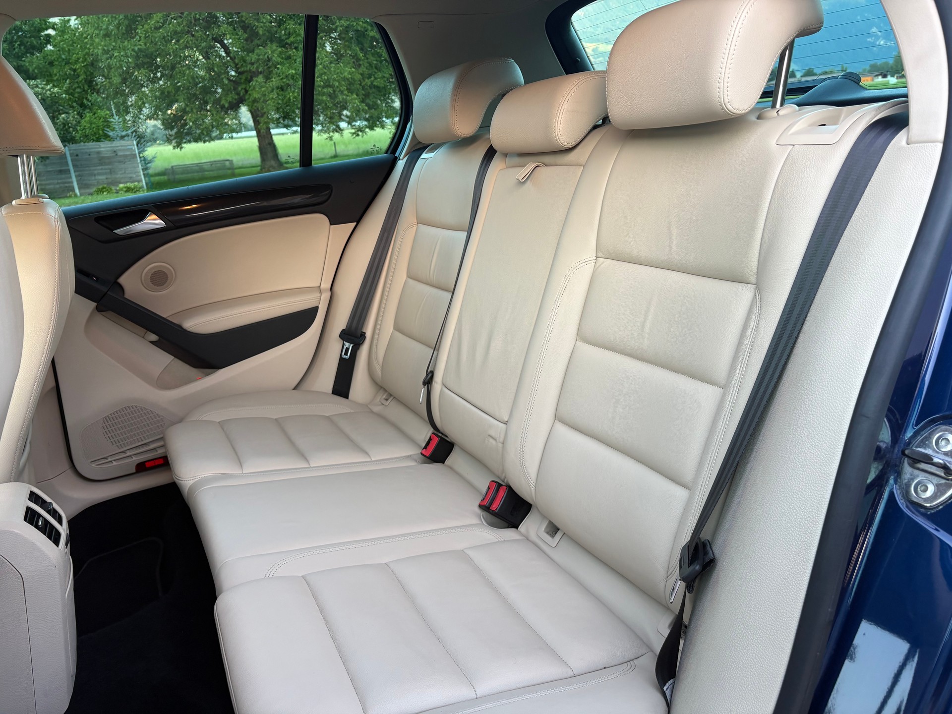 VW Golf 2.0 TDI Highline 4Motion-image-8