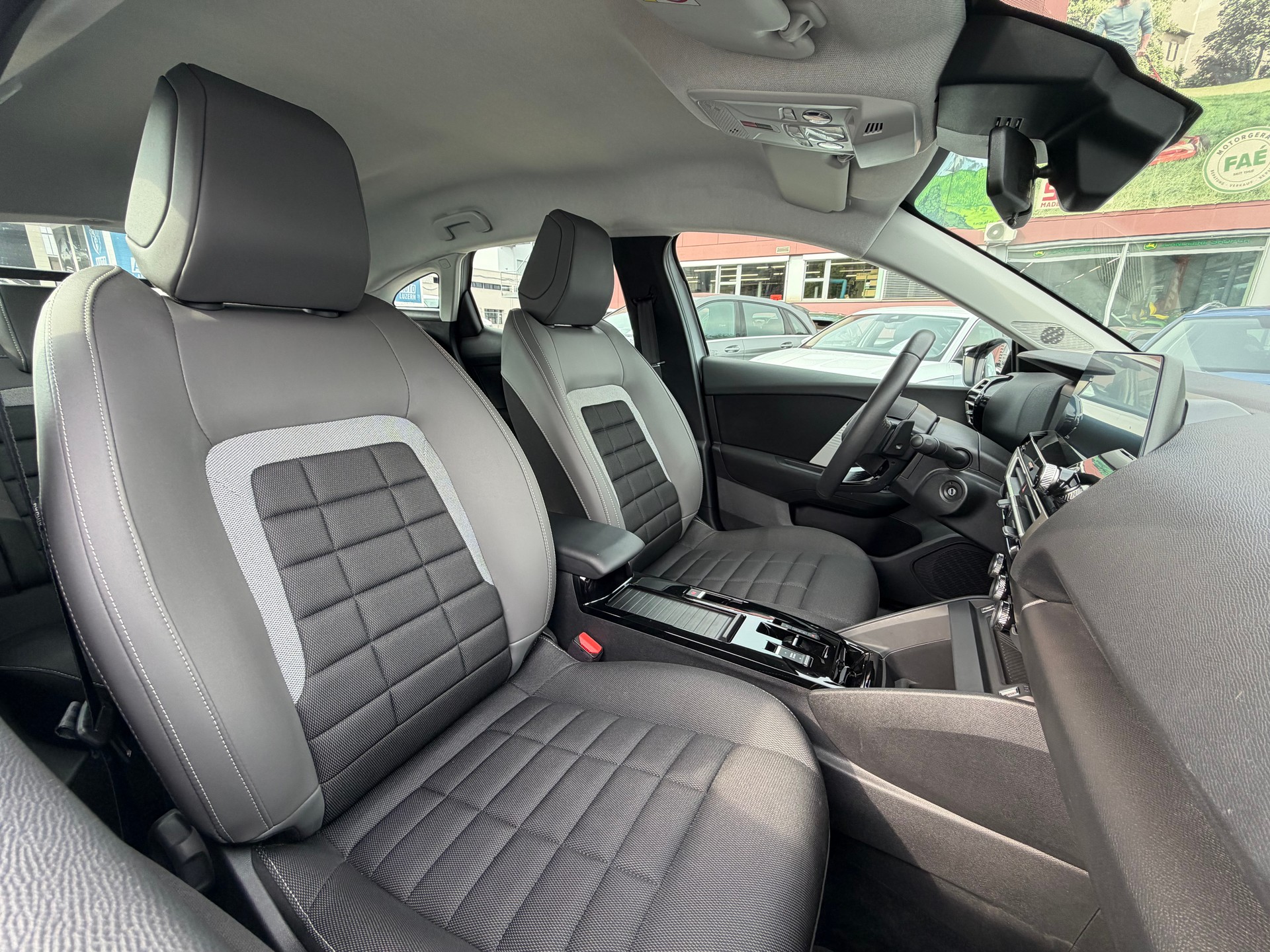 CITROEN C4 1.2 130 Plus EAT8-image-14