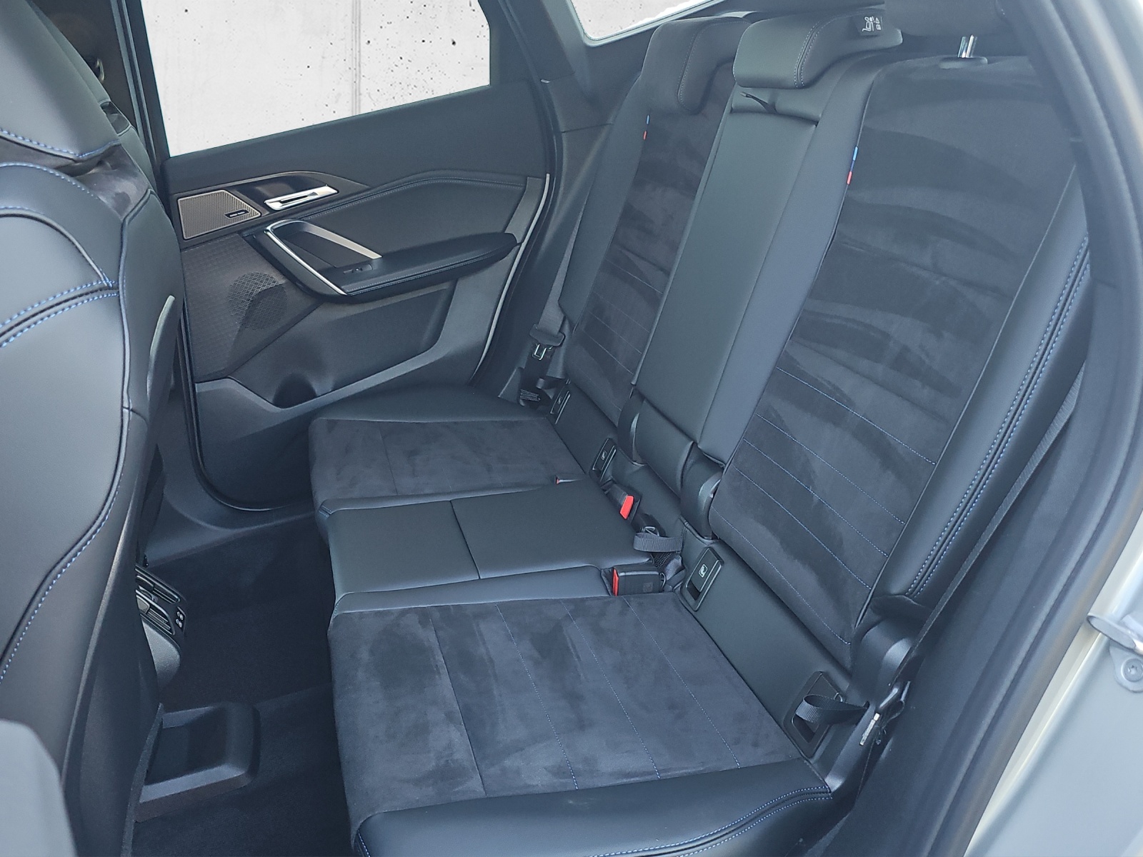 BMW X1 xDrive 23i 48V M Sport-image-13