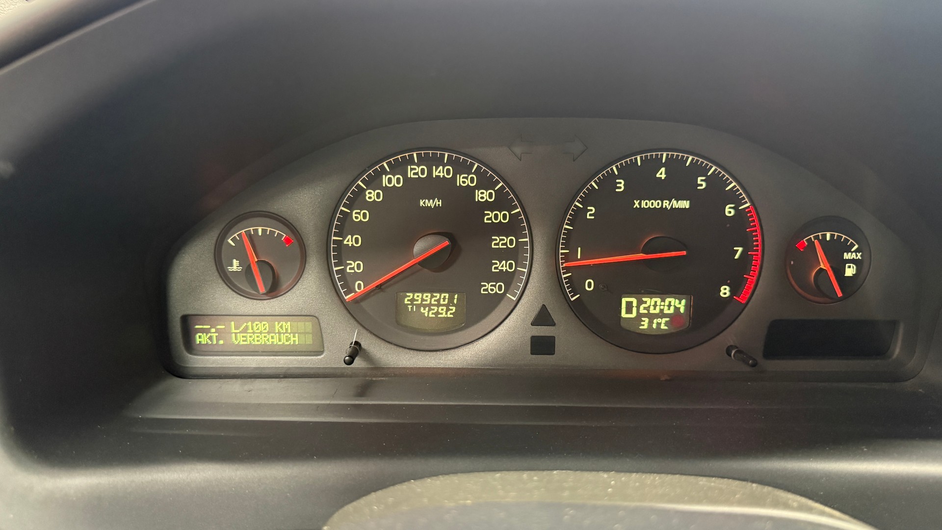VOLVO XC70 2.5T AWD, Servicegepflegt, Zahnriemen ersetzt fährt schön, Carroserie Schaden siehe Bilder-image-10