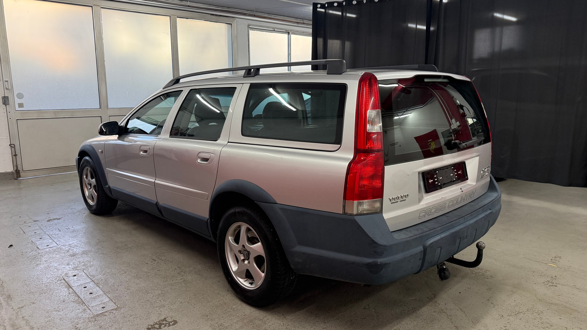 VOLVO XC70 2.5T AWD, Servicegepflegt, Zahnriemen ersetzt fährt schön, Carroserie Schaden siehe Bilder-image-5