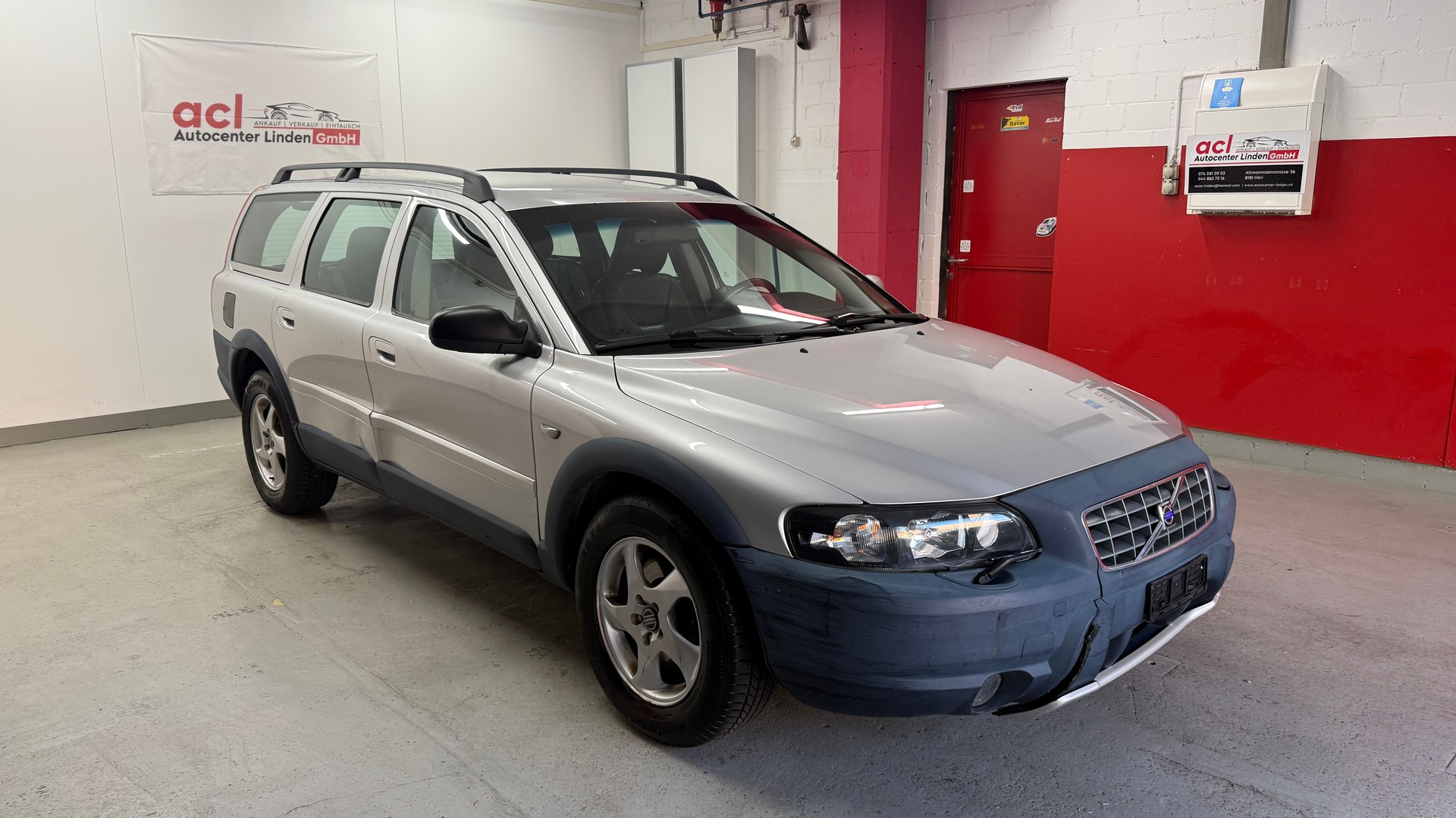 VOLVO XC70 2.5T AWD, Servicegepflegt, Zahnriemen ersetzt fährt schön, Carroserie Schaden siehe Bilder
