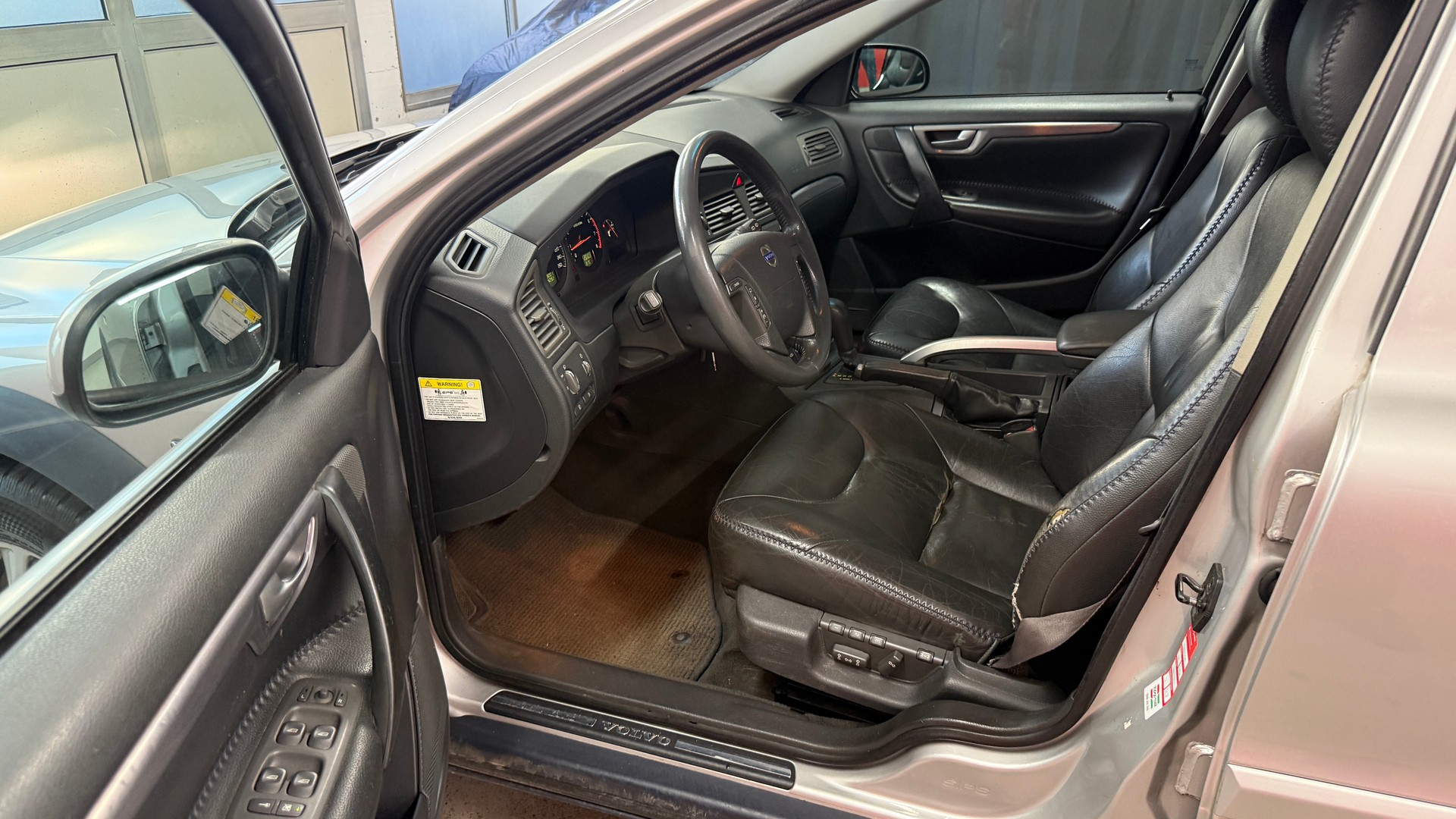 VOLVO XC70 2.5T AWD, Servicegepflegt, Zahnriemen ersetzt fährt schön, Carroserie Schaden siehe Bilder-image-15