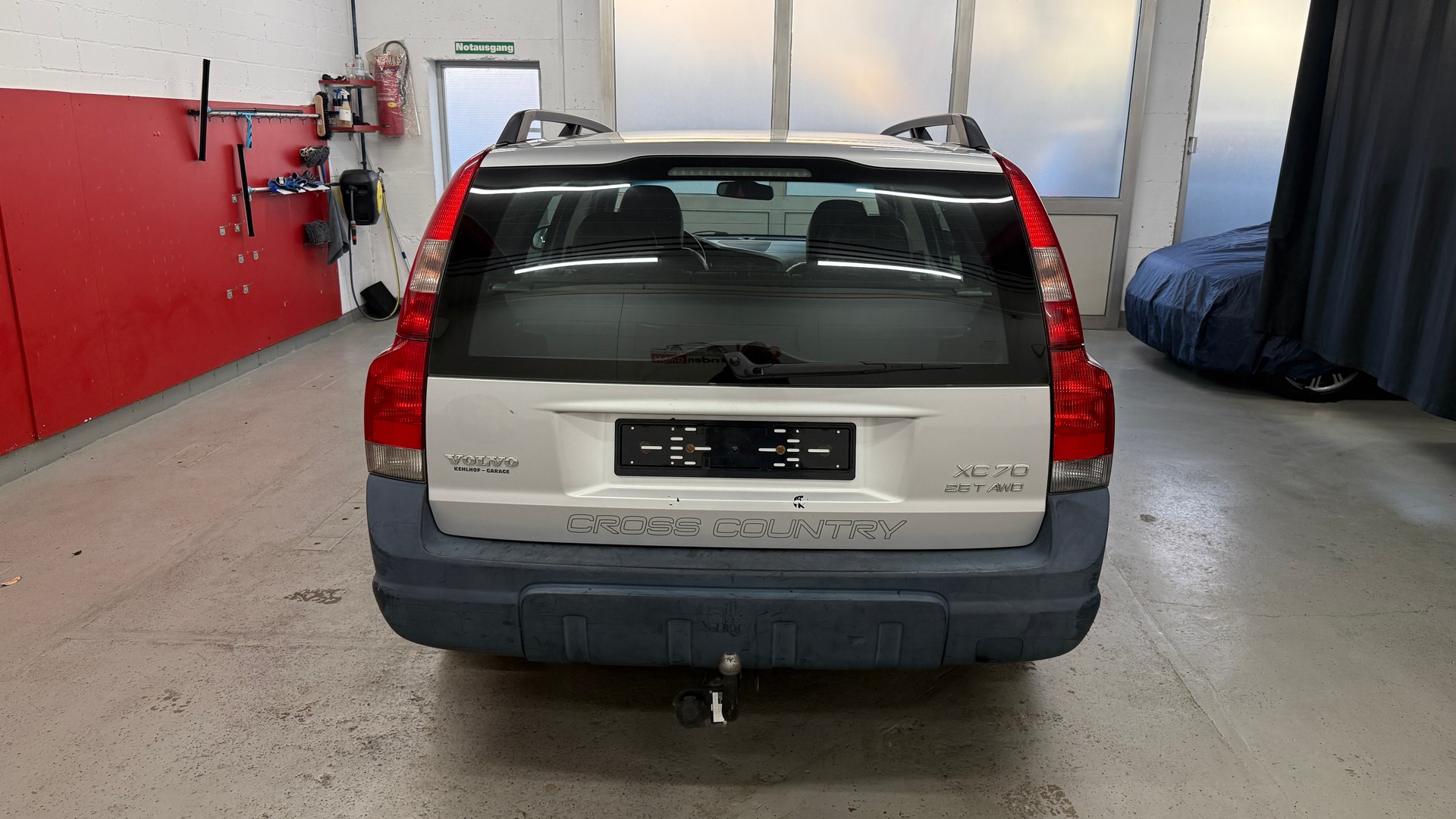 VOLVO XC70 2.5T AWD, Servicegepflegt, Zahnriemen ersetzt fährt schön, Carroserie Schaden siehe Bilder-image-4