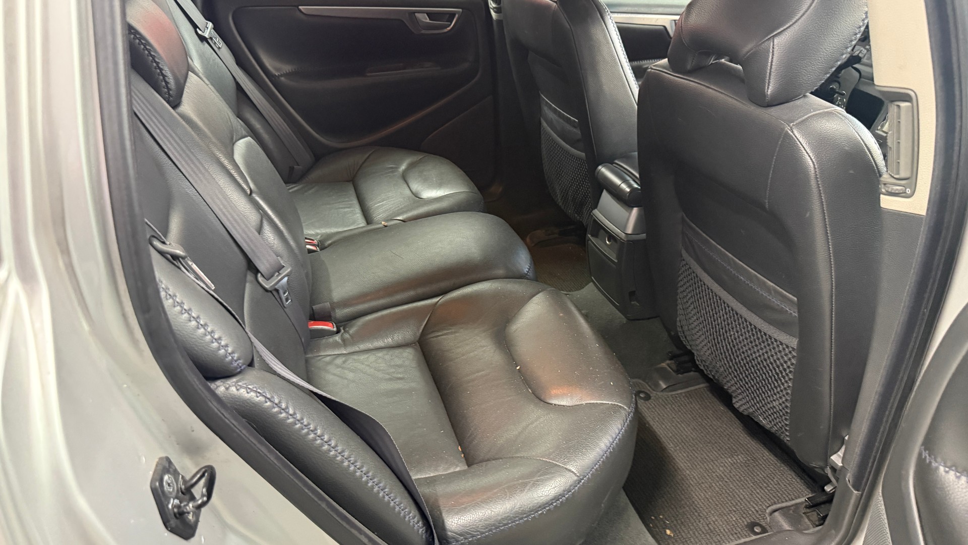 VOLVO XC70 2.5T AWD, Servicegepflegt, Zahnriemen ersetzt fährt schön, Carroserie Schaden siehe Bilder-image-12