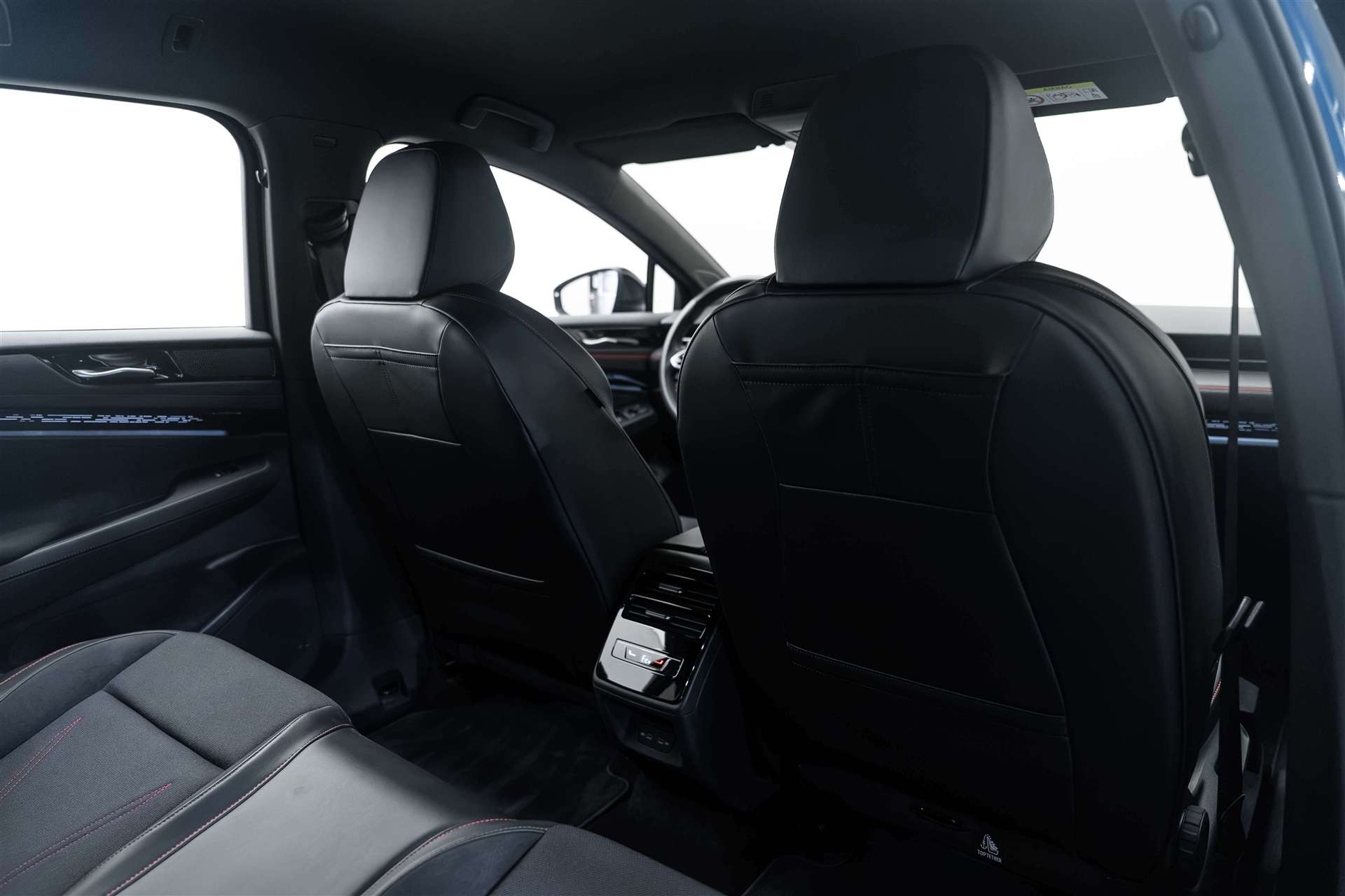 VW ID.7 Tourer GTX 86 kWh 340PS 4 Motion-image-12