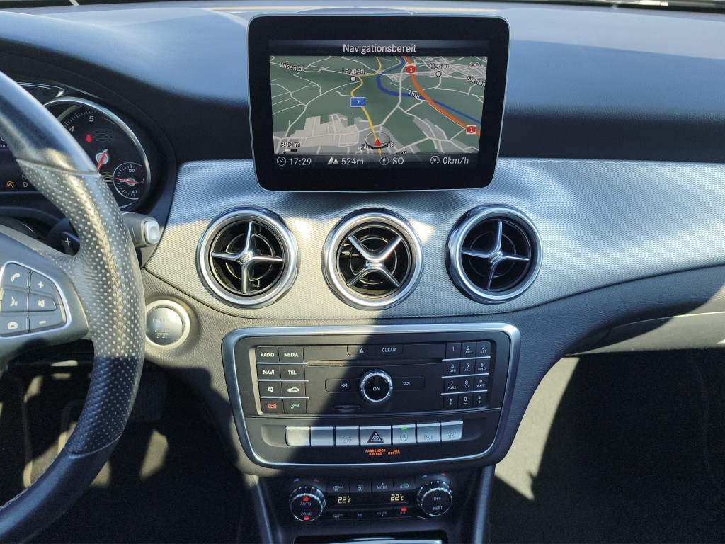 MERCEDES-BENZ GLA 200 Urban-image-14