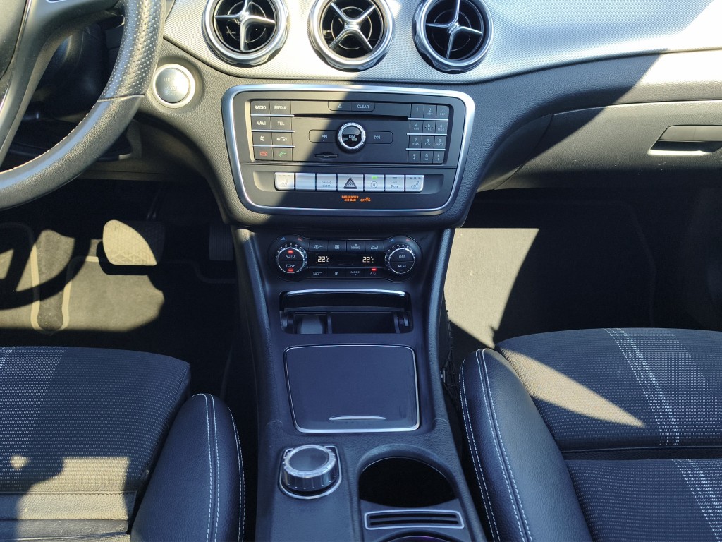MERCEDES-BENZ GLA 200 Urban-image-11